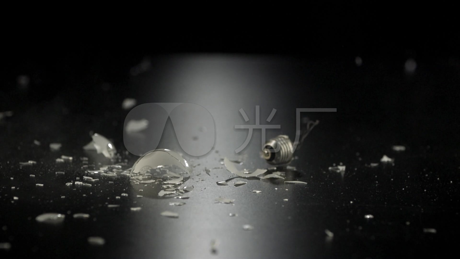 打碎灯泡 碎片飞舞 - 其他影视视频素材 - www.vjshi.