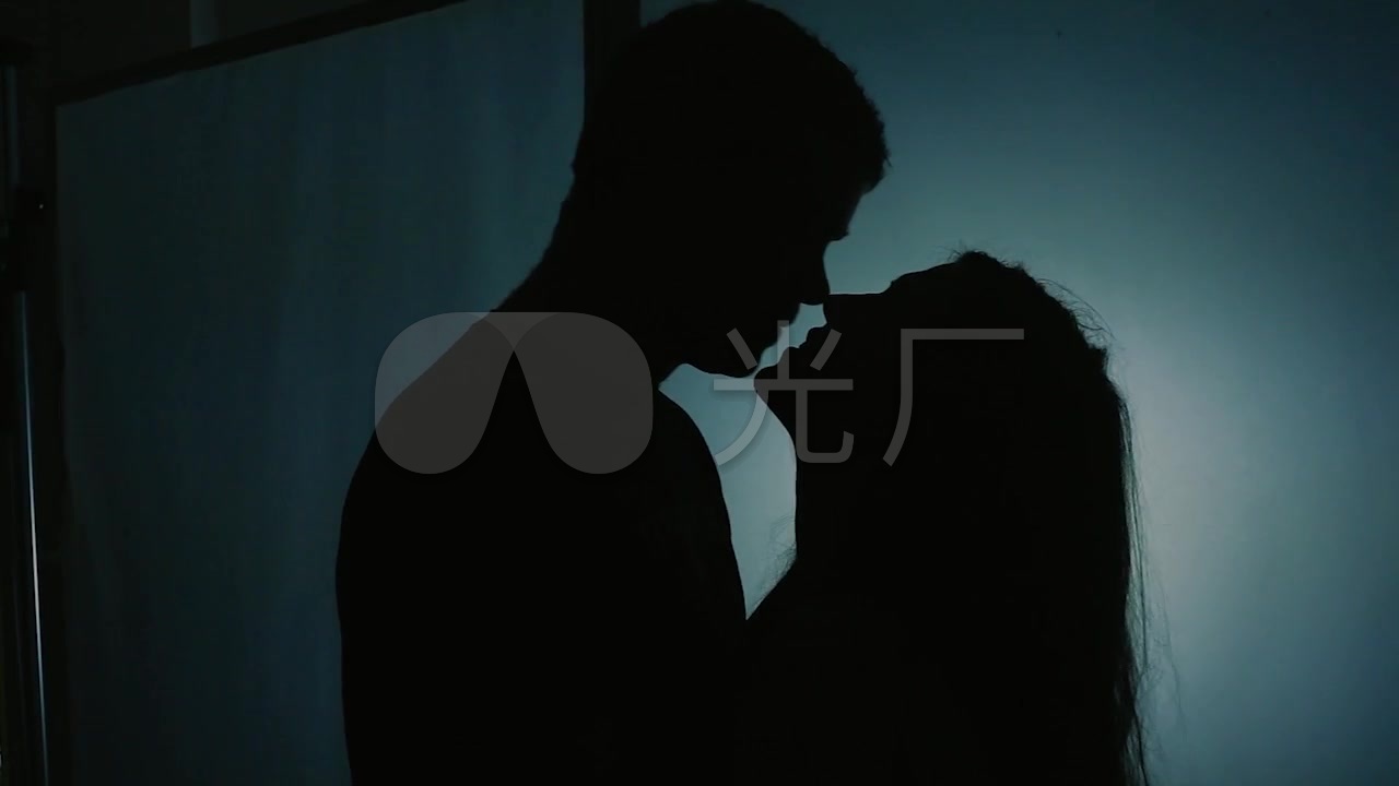 拥抱情人节激情男女接吻剪影_1280x720_高清视频素材