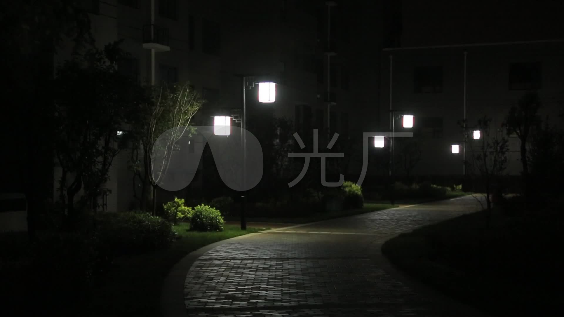 视频素材 实拍视频 国内元素 小区夜景幽静小路小区路灯  来自视频