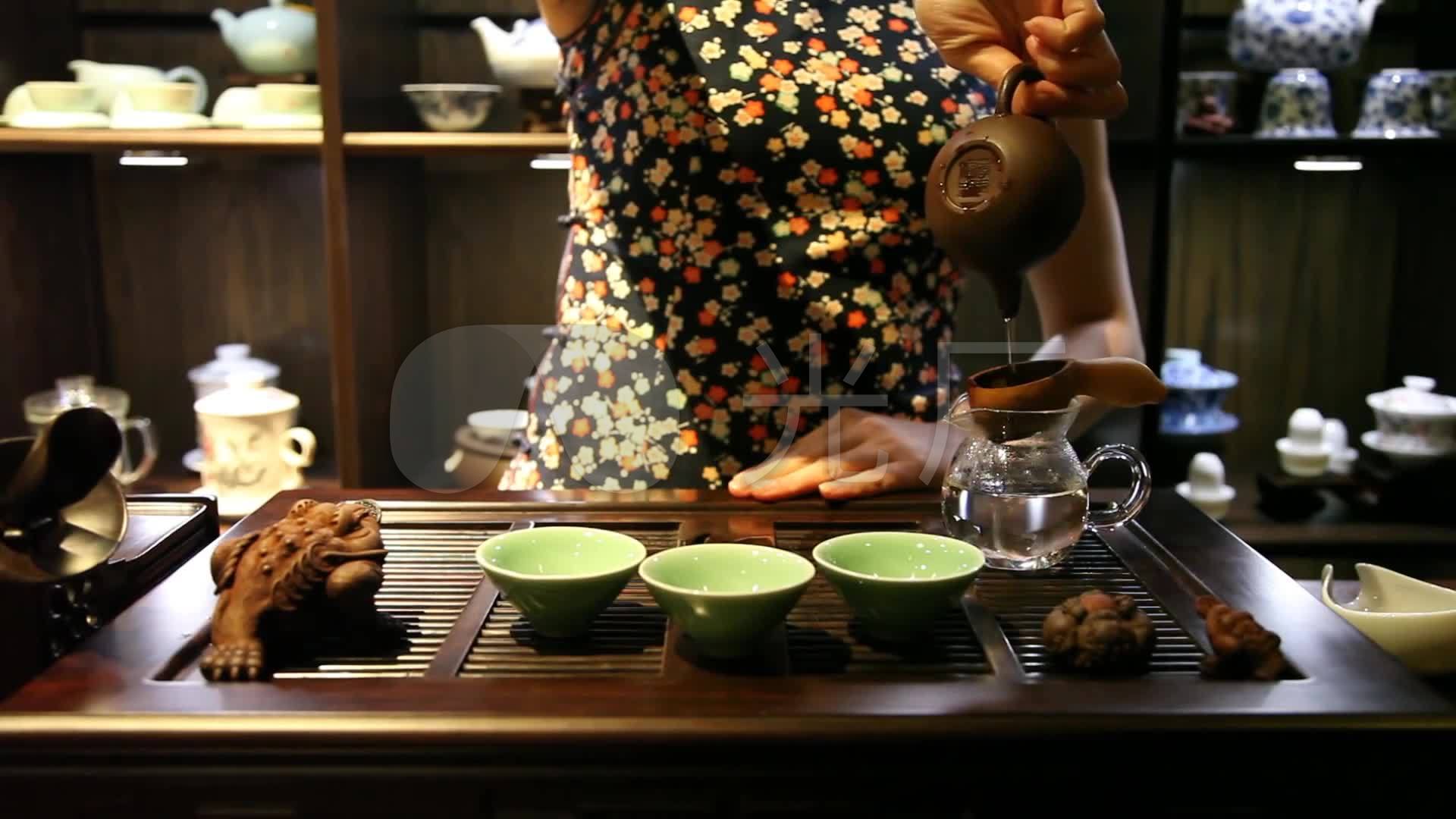 实拍茶艺师唯美的茶艺表演