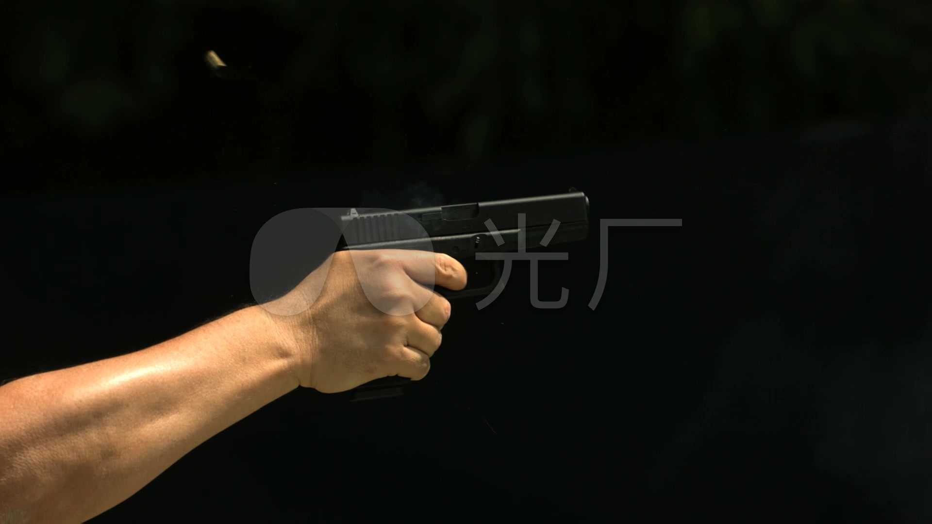 手枪枪支射击子弹出膛弹壳特写开枪高速摄影_1920x