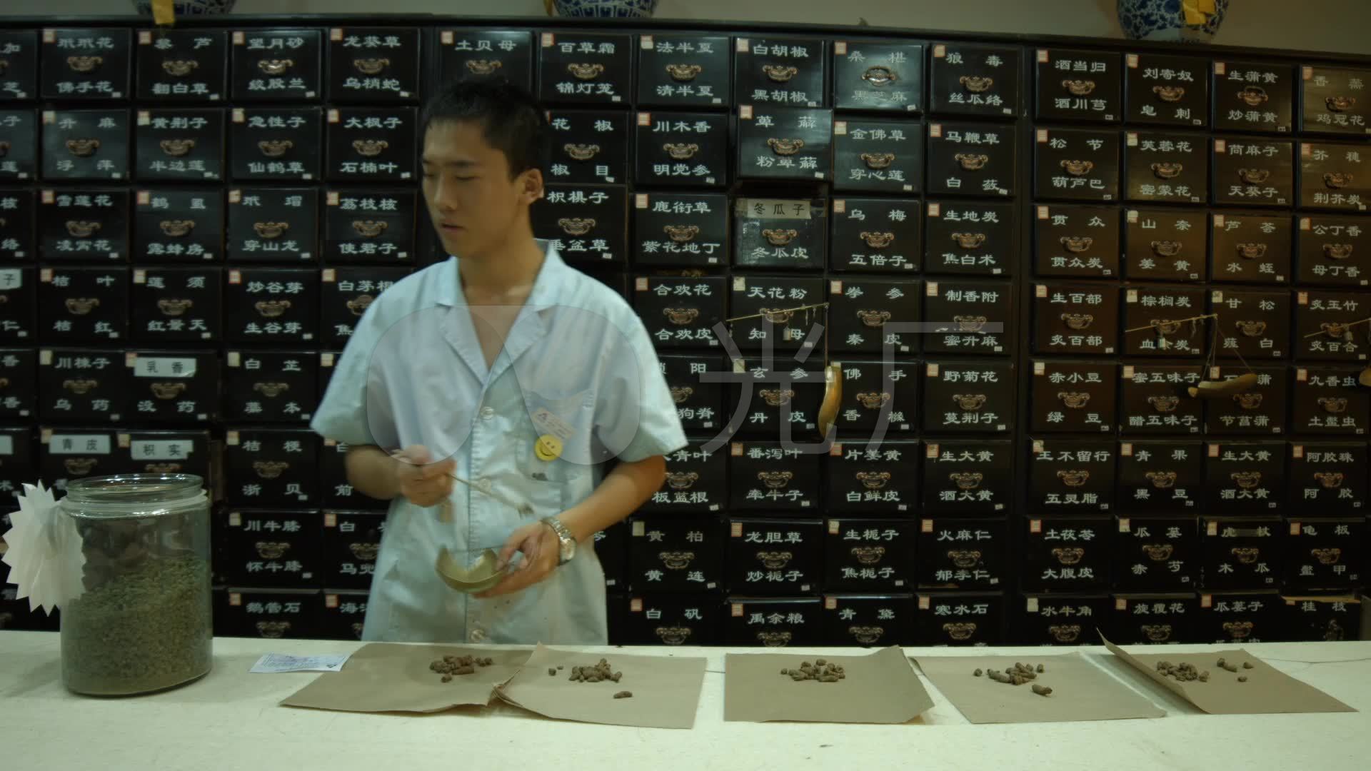 高清视频抓药药罐捣药_1920X1080_视频仓鼠养药房中医图片