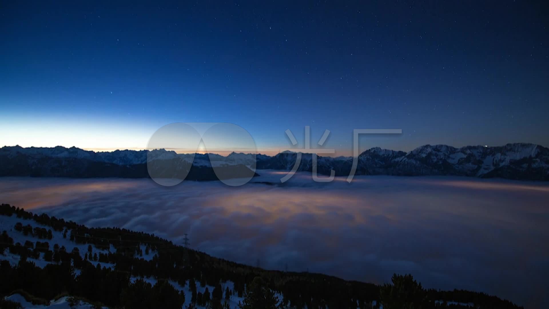 星空延时摄影星空夜空唯美流动的云雪山