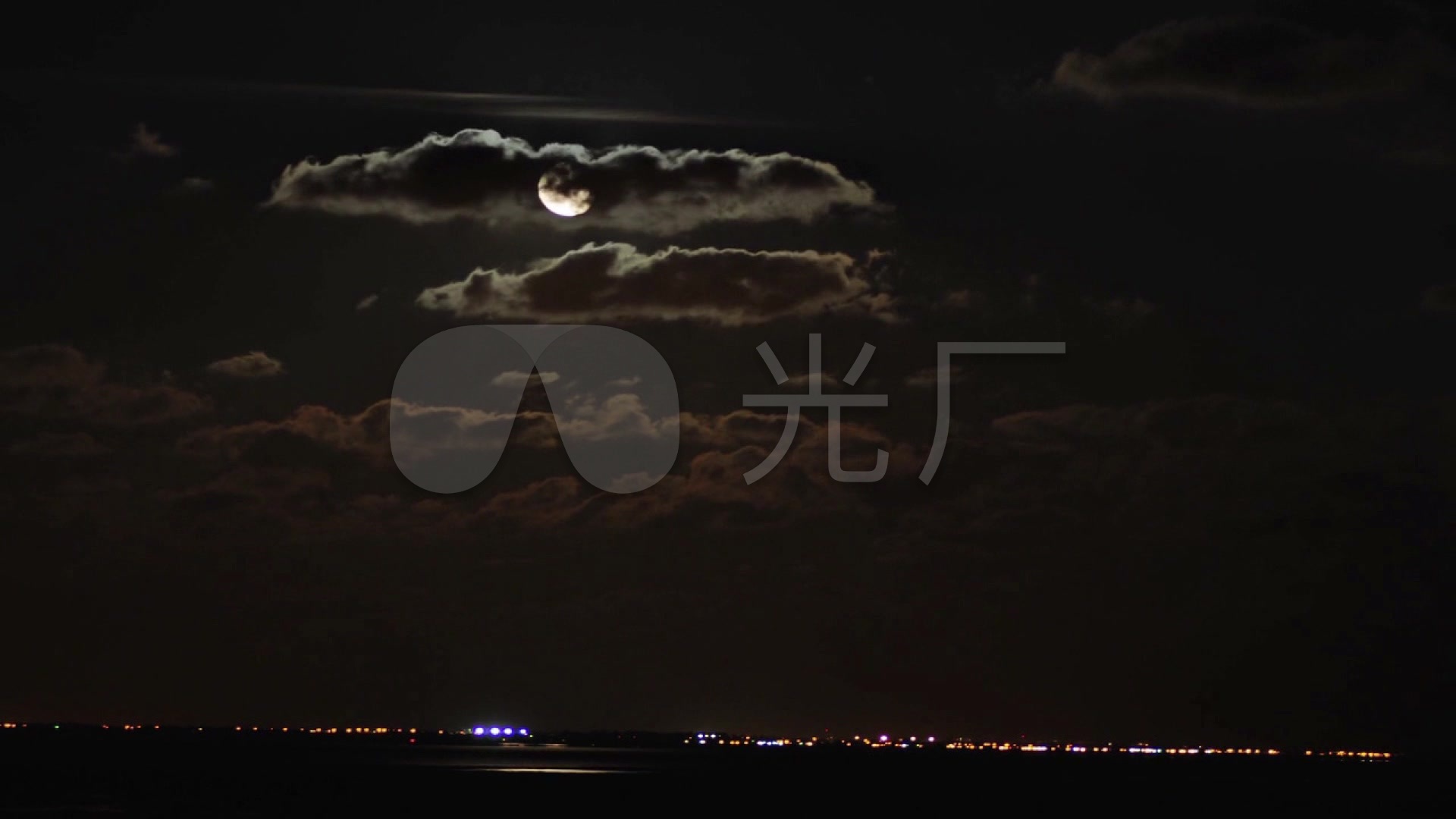 晚上月亮云快速移动