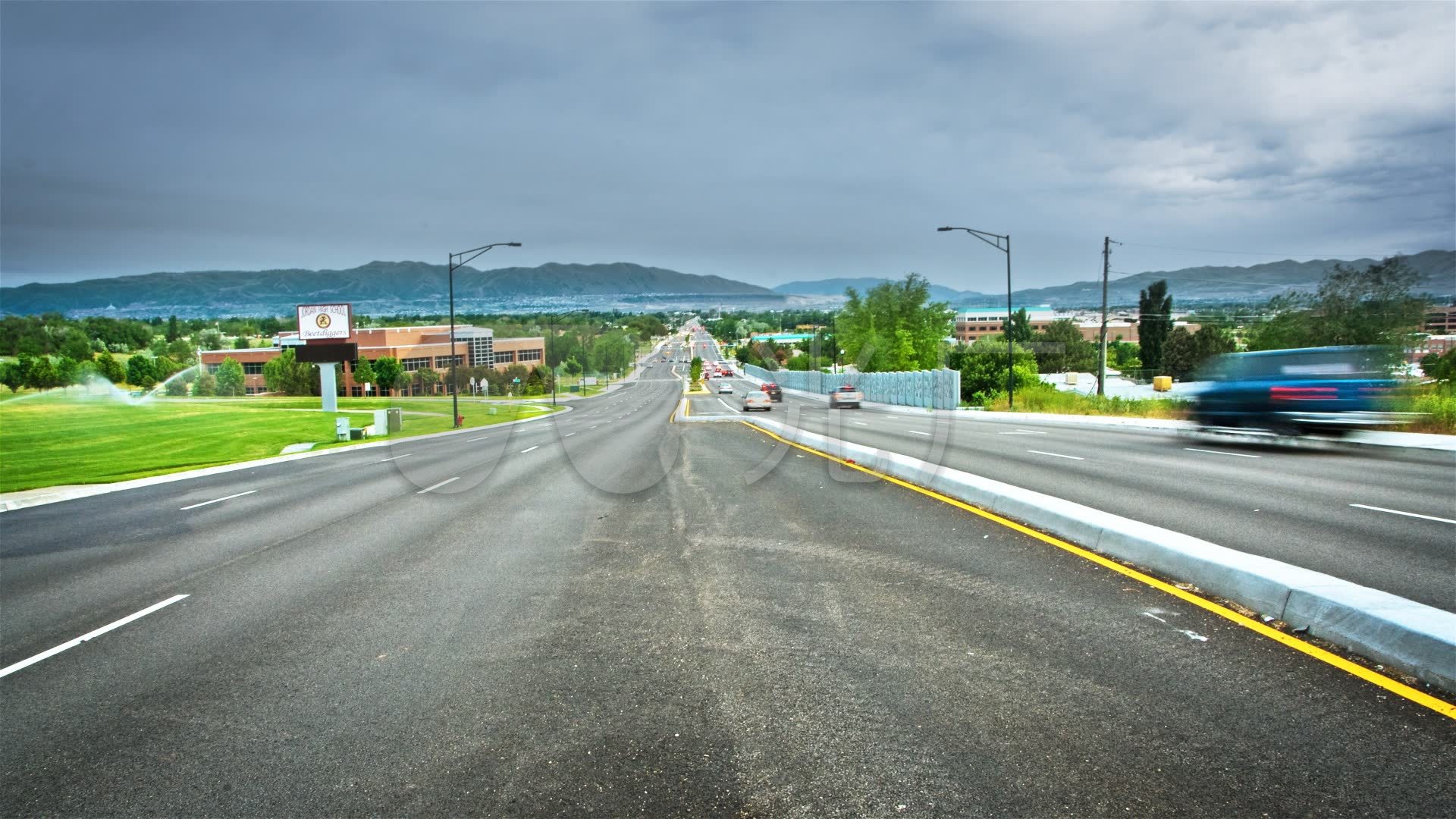 场景实拍高速公路车流