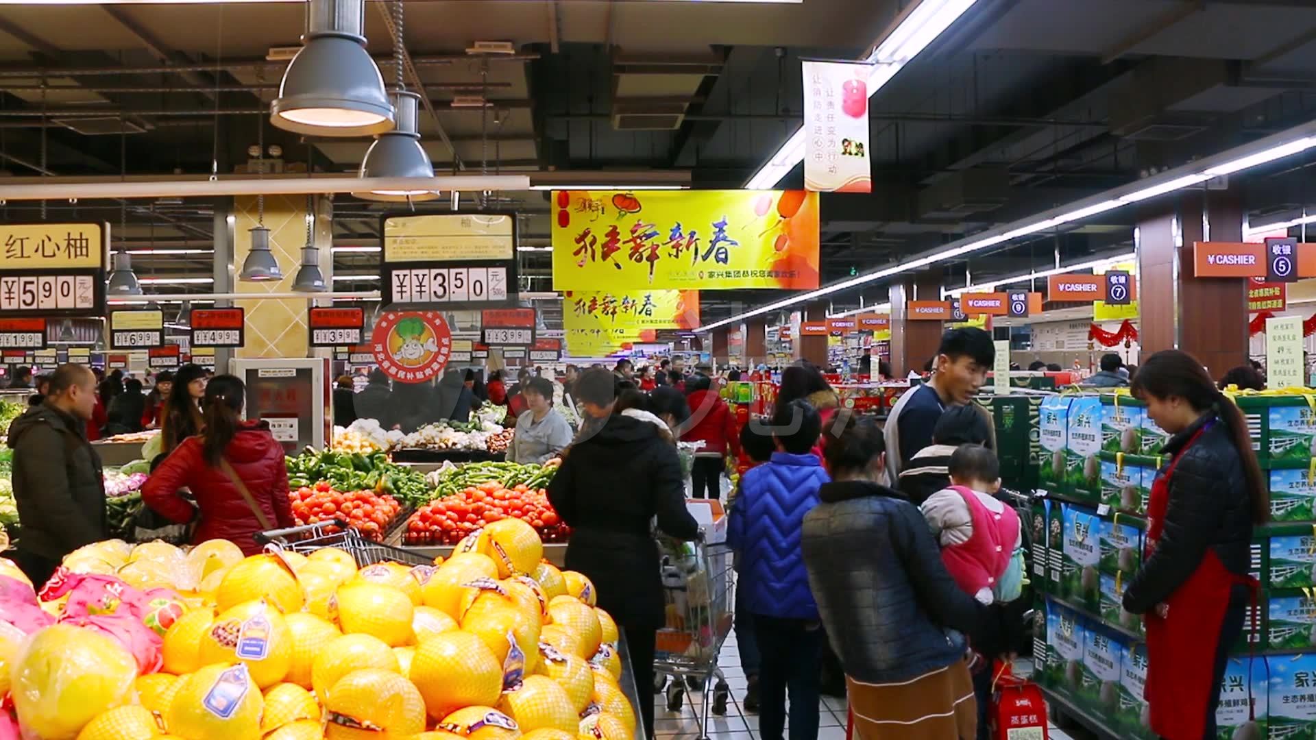 实拍超市人多顾客购物场景视频素材