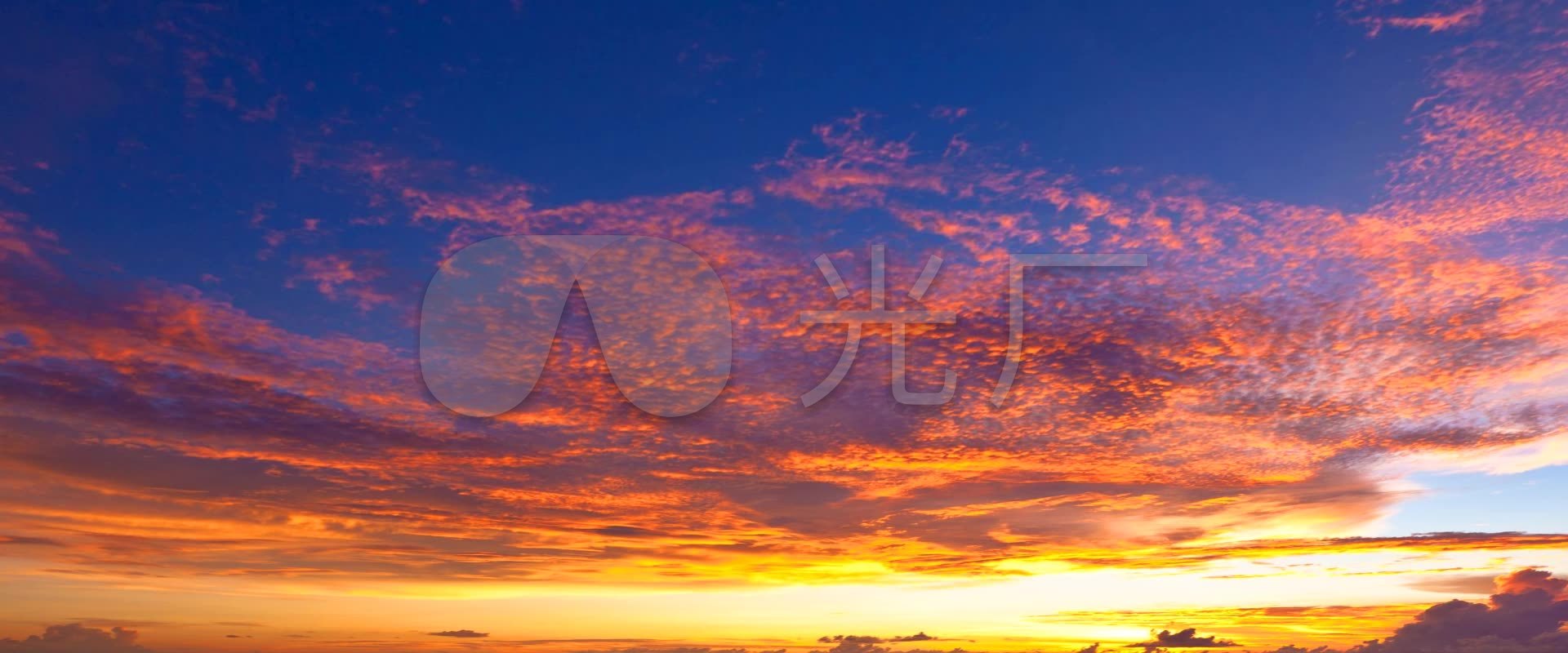朝霞晚霞夕阳天空火烧云_1920x800_高清视频素材下载