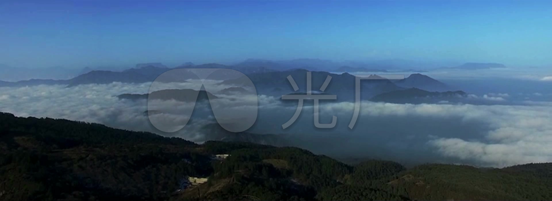 峨眉山金顶全景航拍_1920x700_高清视频素材下载(编号