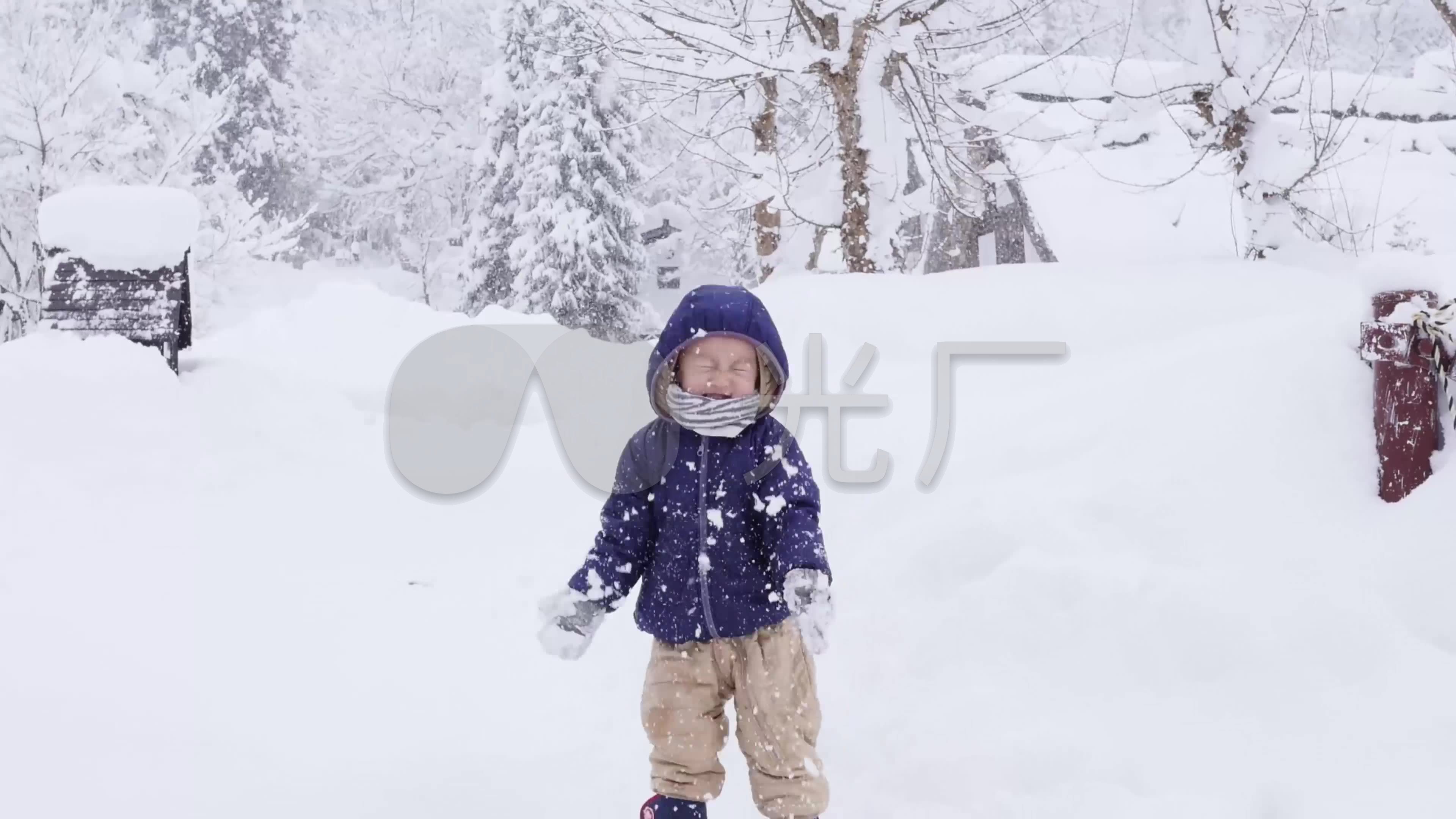 小孩子玩雪_3840x2160_高清视频素材下载(编号:767557