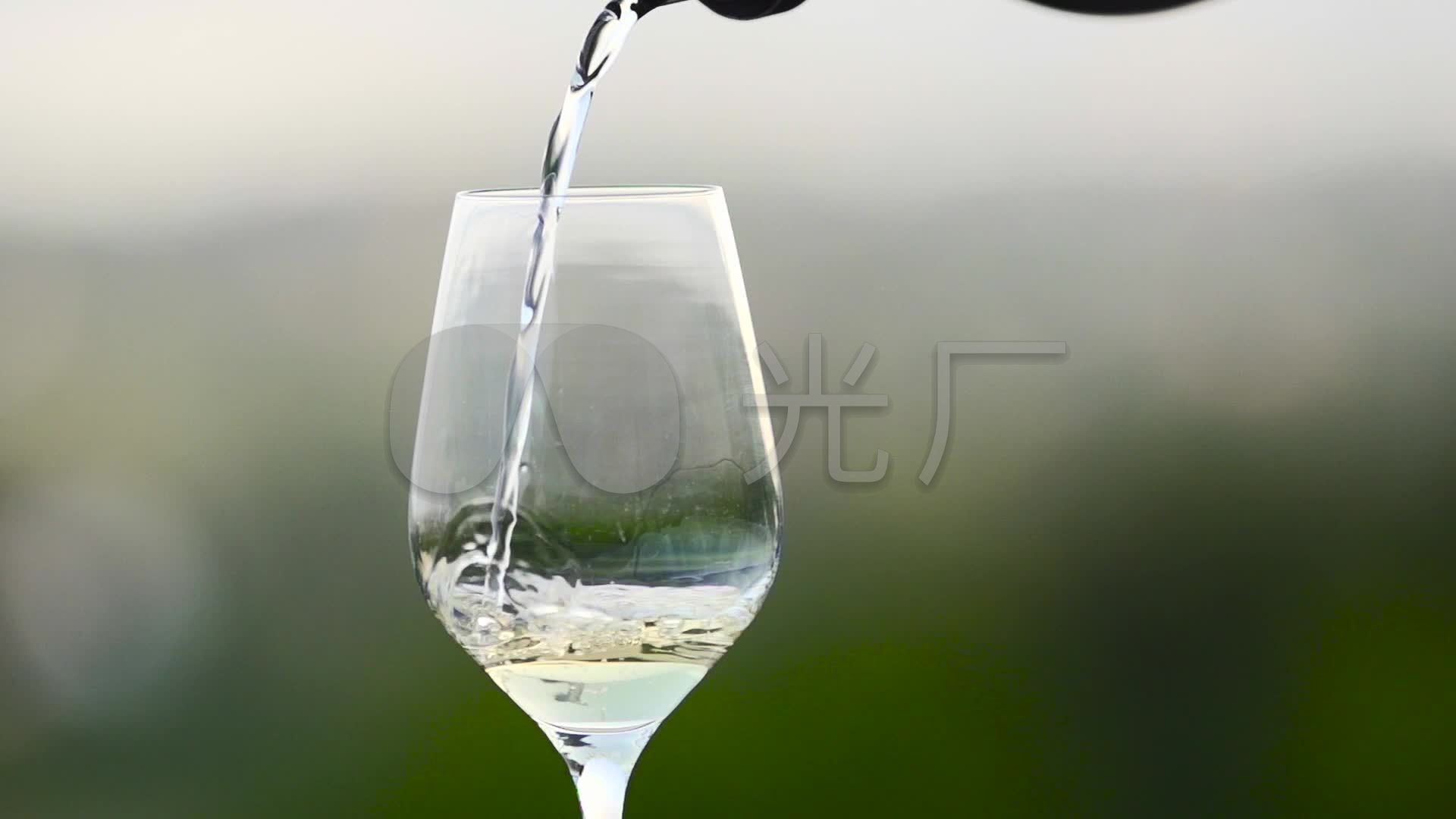 酒杯倒酒延时拍摄敬酒节日祝福视频_1920x1080_高清