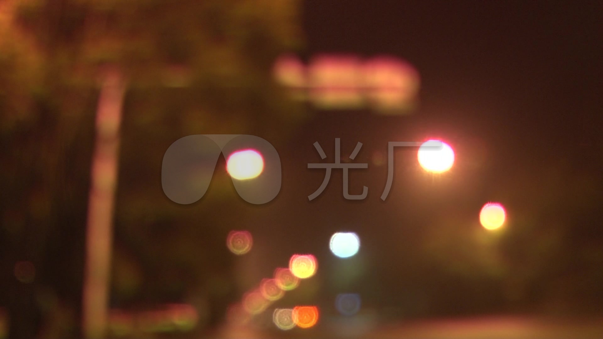 夜晚路灯灯光车尾灯闪烁