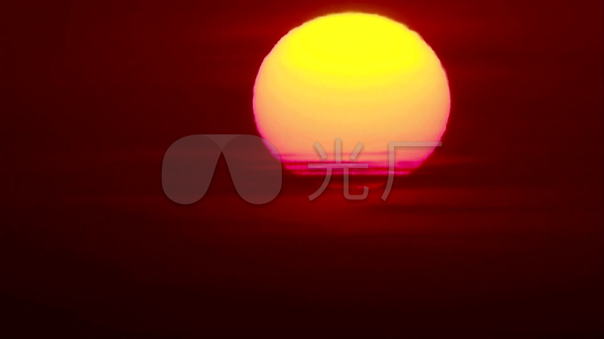 唯美城市湖面太阳升起远景特写日落云层日落