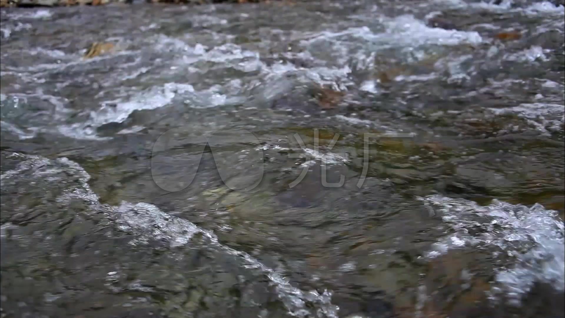 河边小溪河水流动