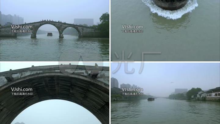 小船穿过拱桥桥墩