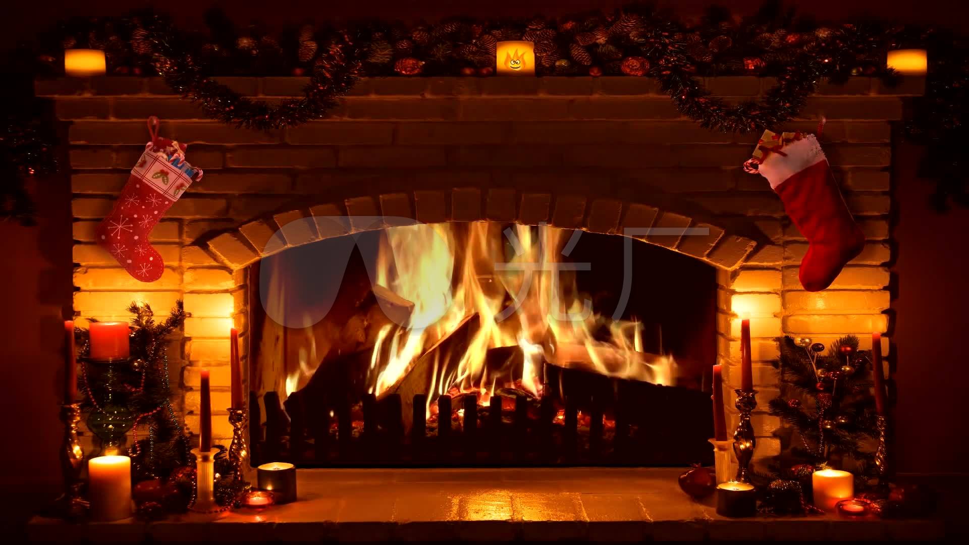 壁炉火炉圣诞袜蜡烛燃烧