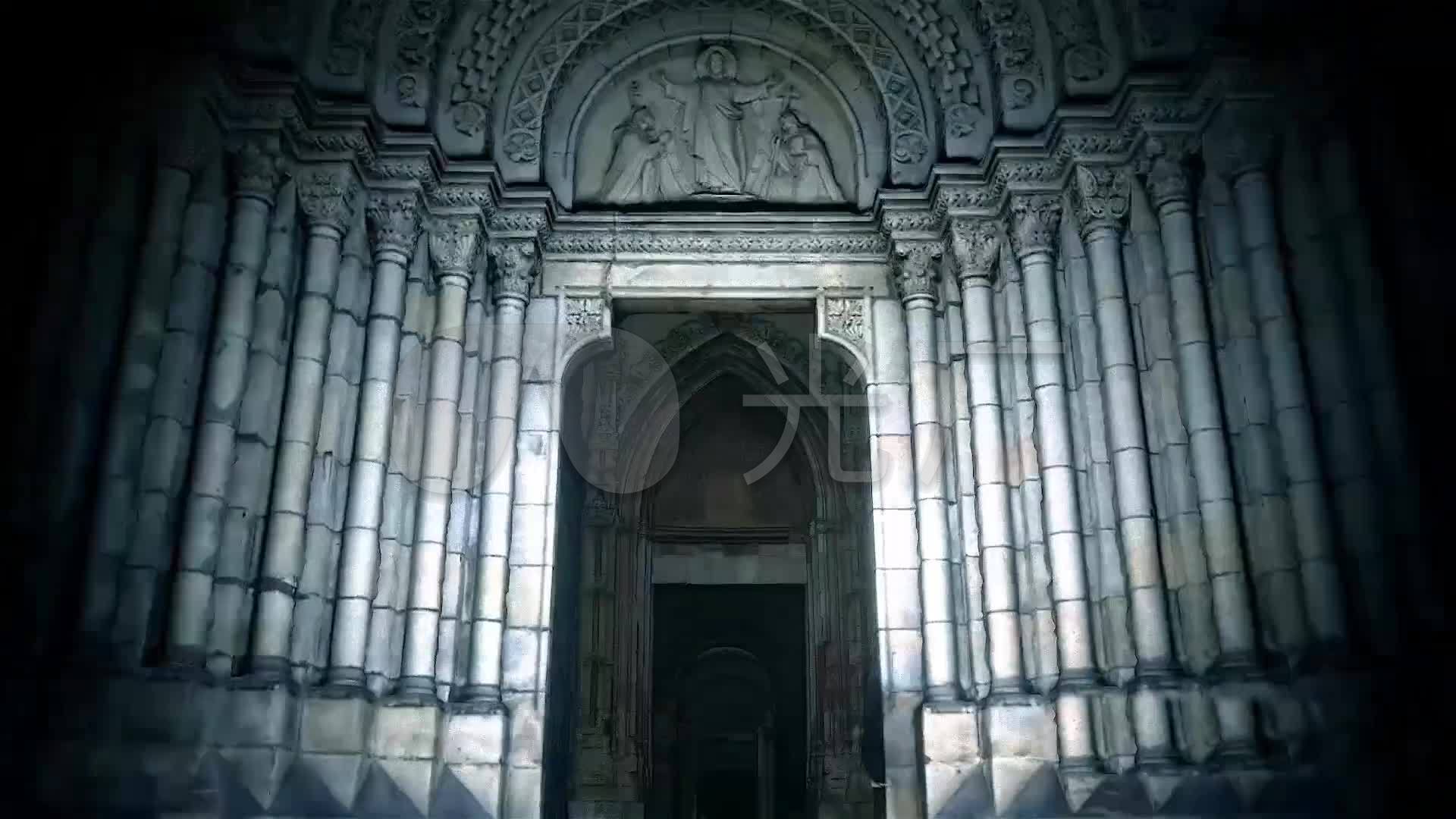 教堂穿梭阴森恐怖走廊万圣节_1920x1080_高清视频素材