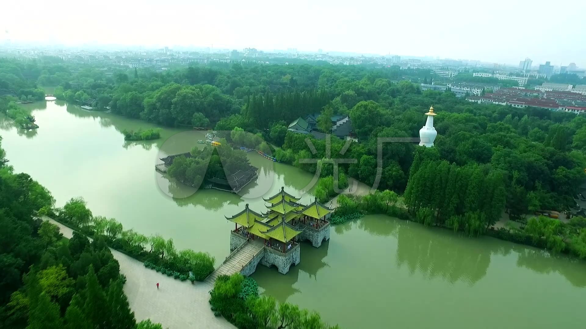 航拍扬州瘦西湖五亭桥白塔