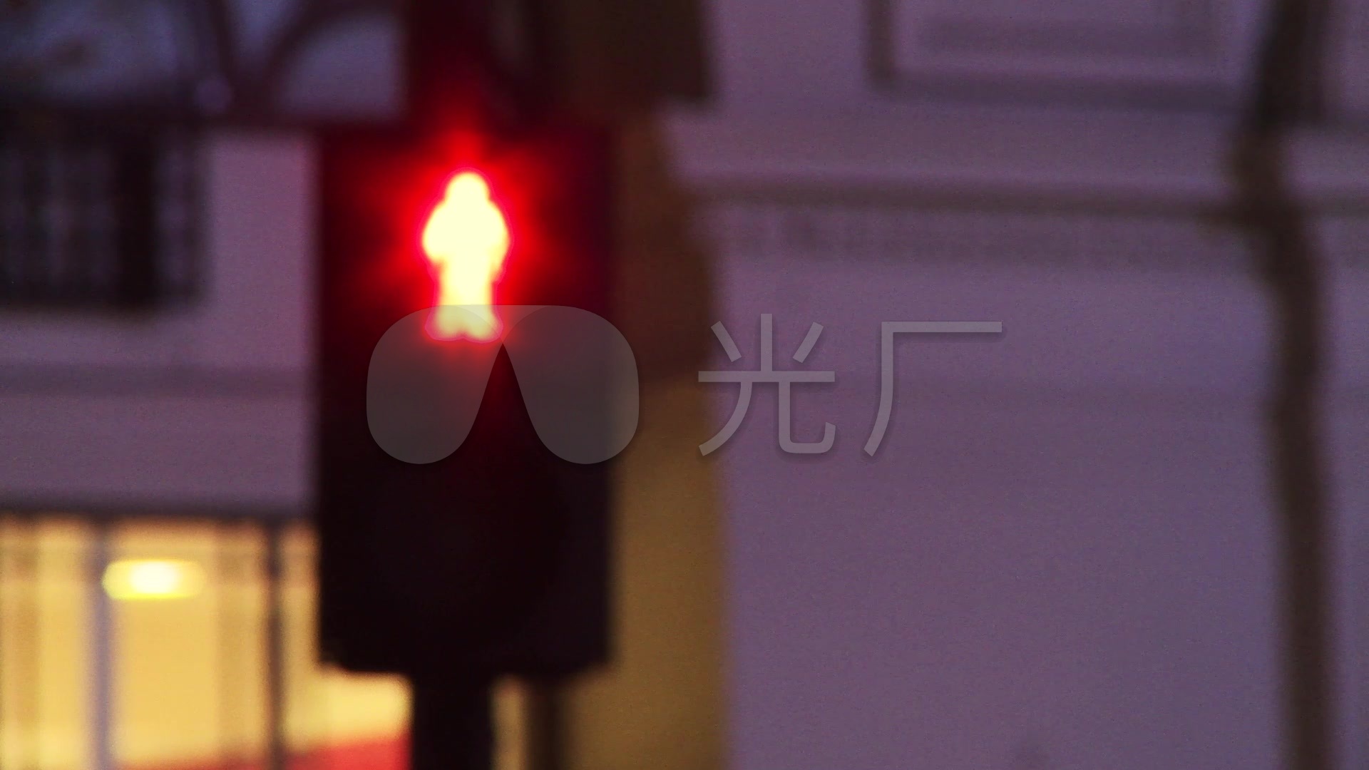 超清拍摄夜晚的红绿灯_1920x1080_高清视频素材下载