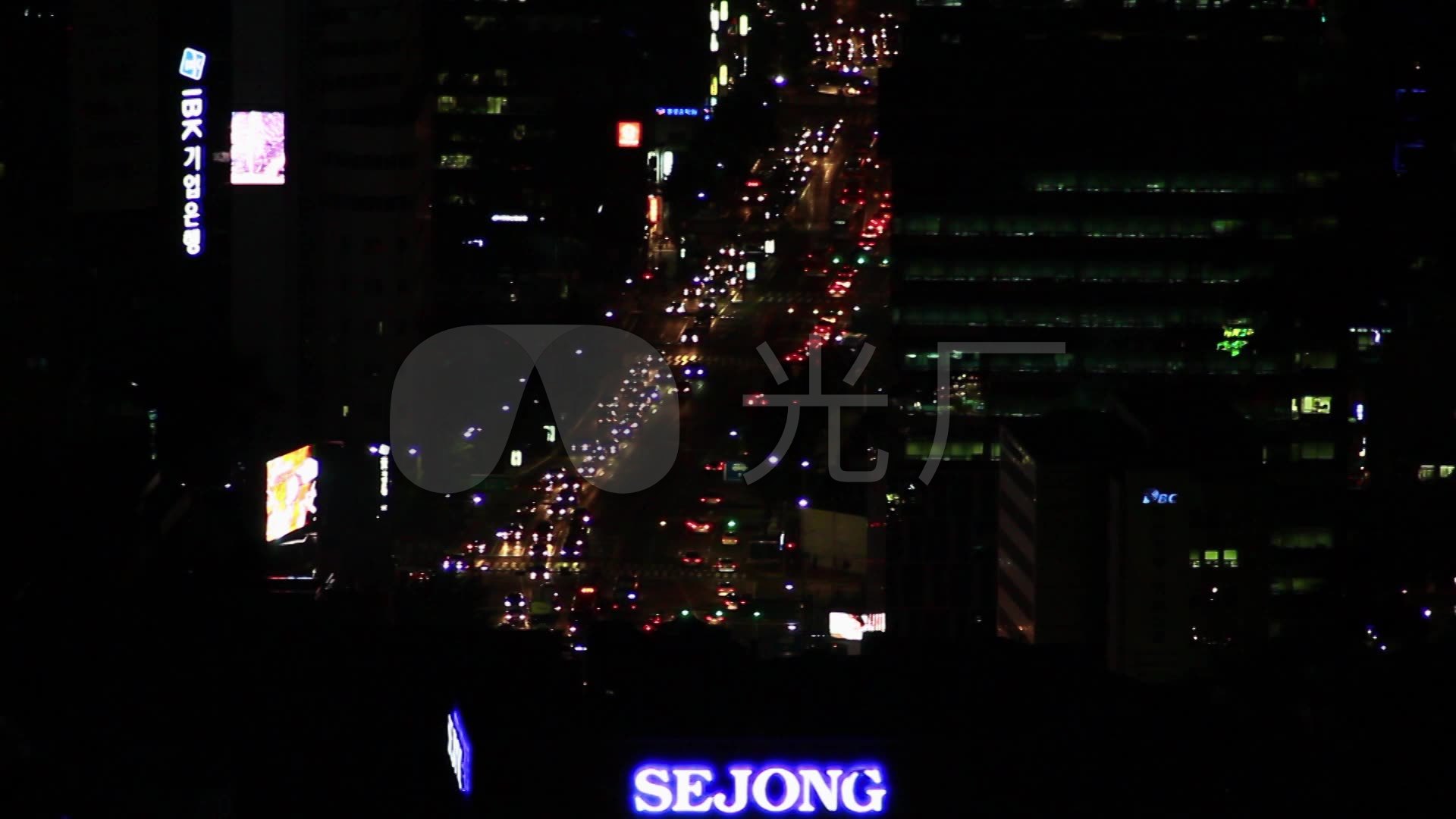 夜晚灯火灿烂的城市和道路_1920x1080_高清视频素材下载(编号:1140431