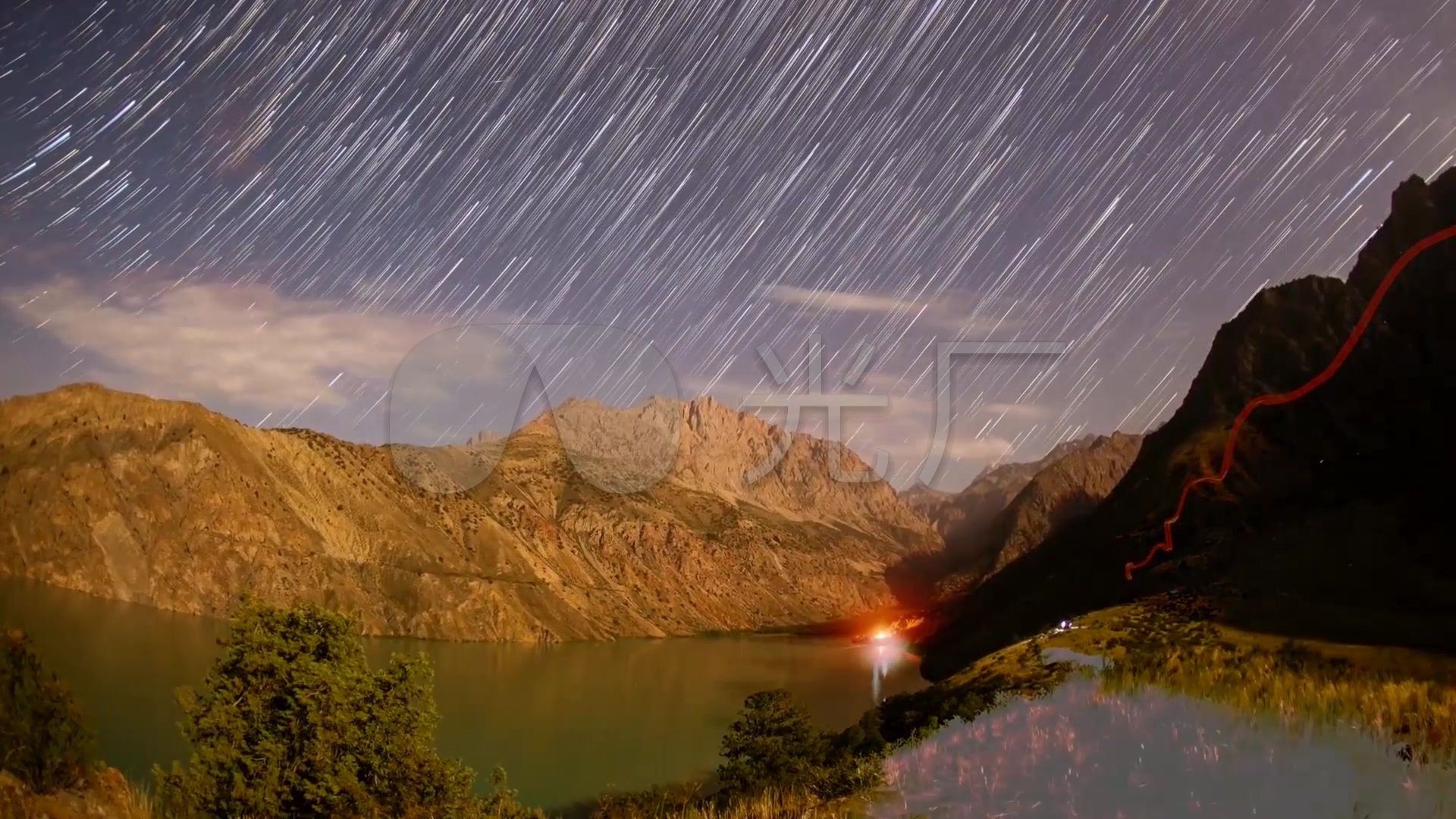 帕米尔高原自然风景秀高山湖水夜晚星空星轨