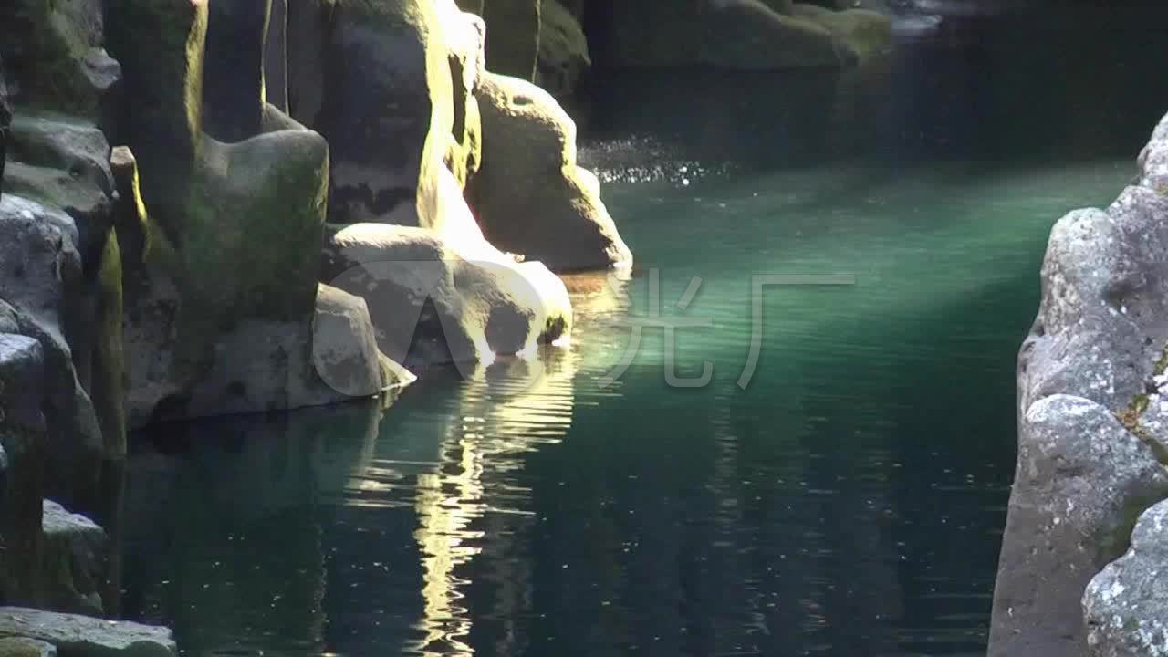 山洞深潭水素材