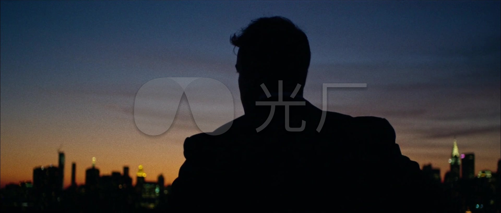 日环食天文现象-男人背影-钢琴家_1920x816_高清视频素材下载(编号