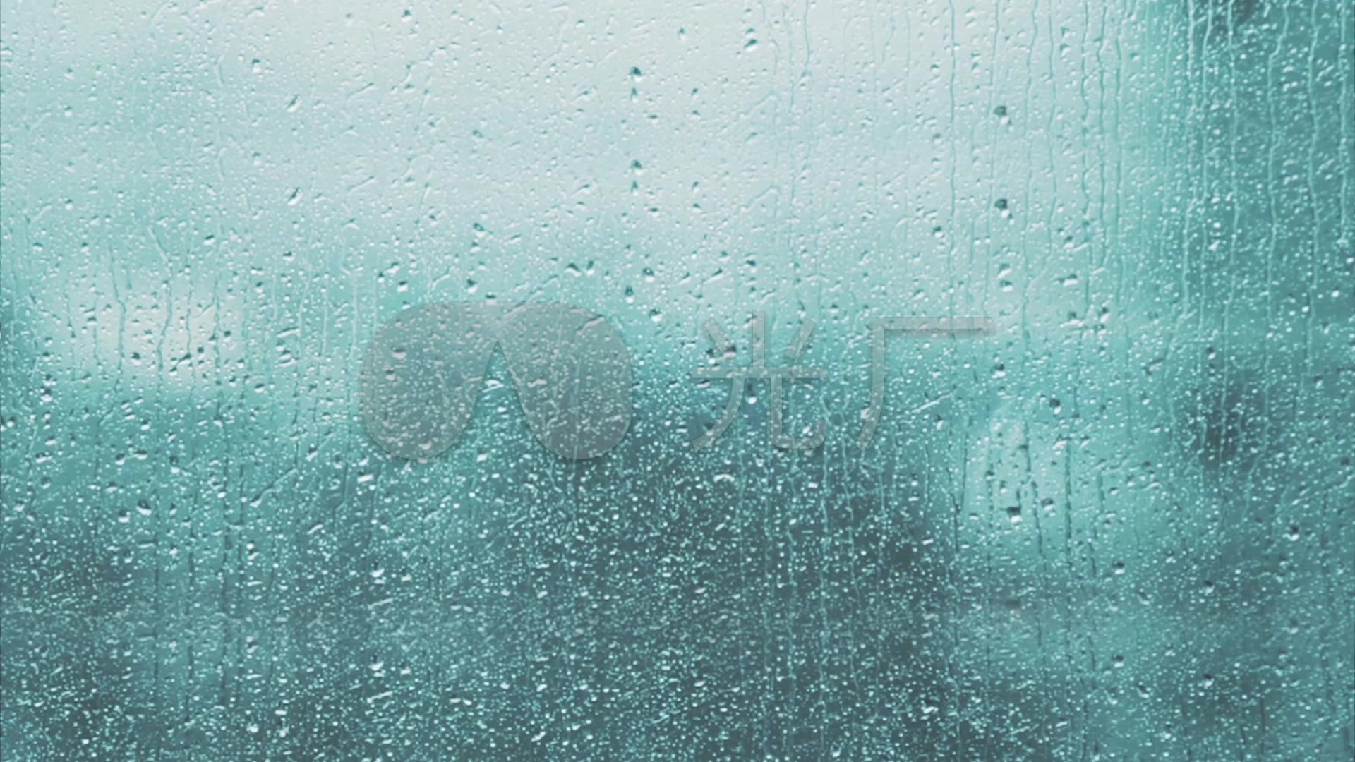 唯美玻璃窗上的水滴雨景视频背景素材_1920x1080_高清