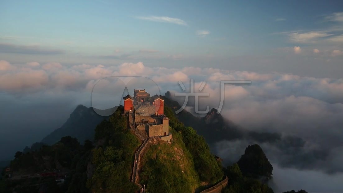 武当山金顶航拍图片