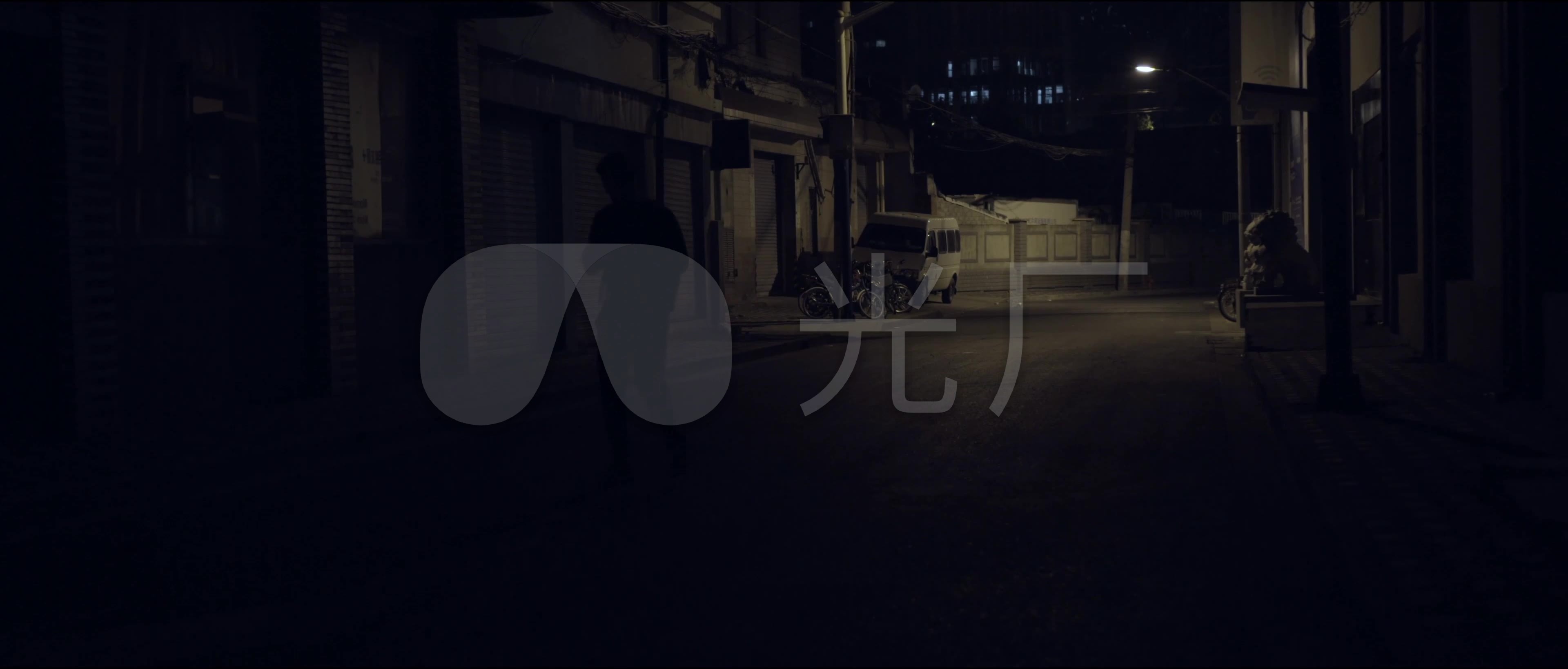 4k深夜城市街头独自漫步_3840x1640_高清视频素材下载(编号:1269764)