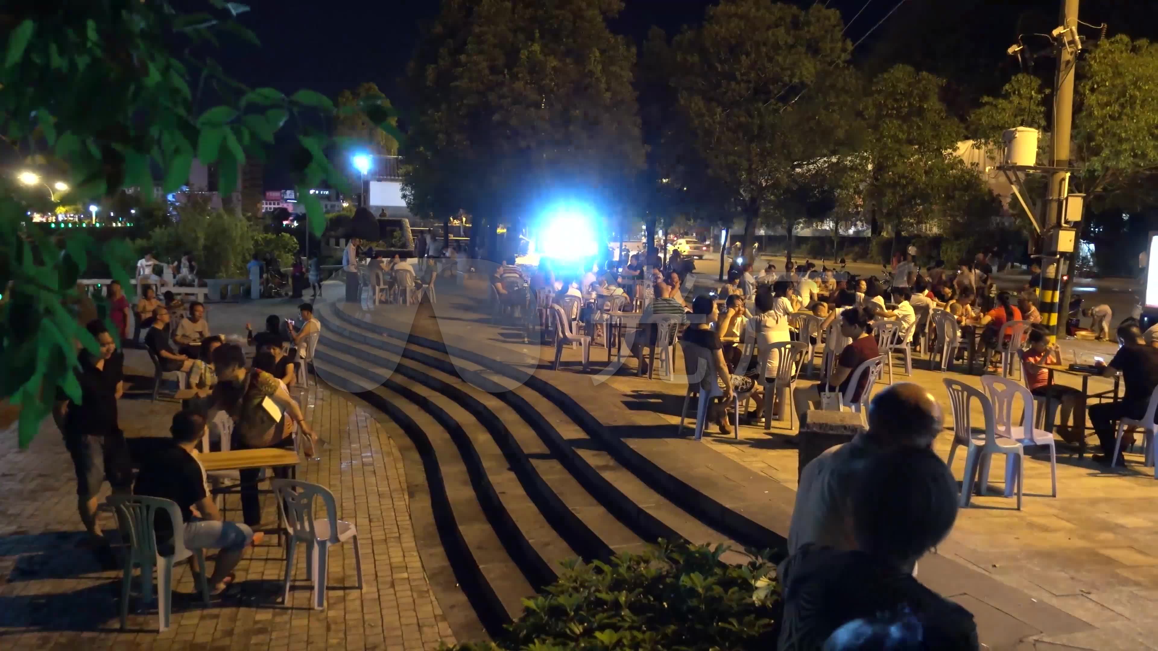 城市夜生活仲夏宵夜路边摊大排档避暑纳凉