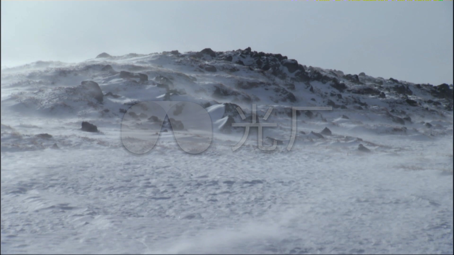 冰雪覆盖大地 寒风呼啸 冷冻的世界
