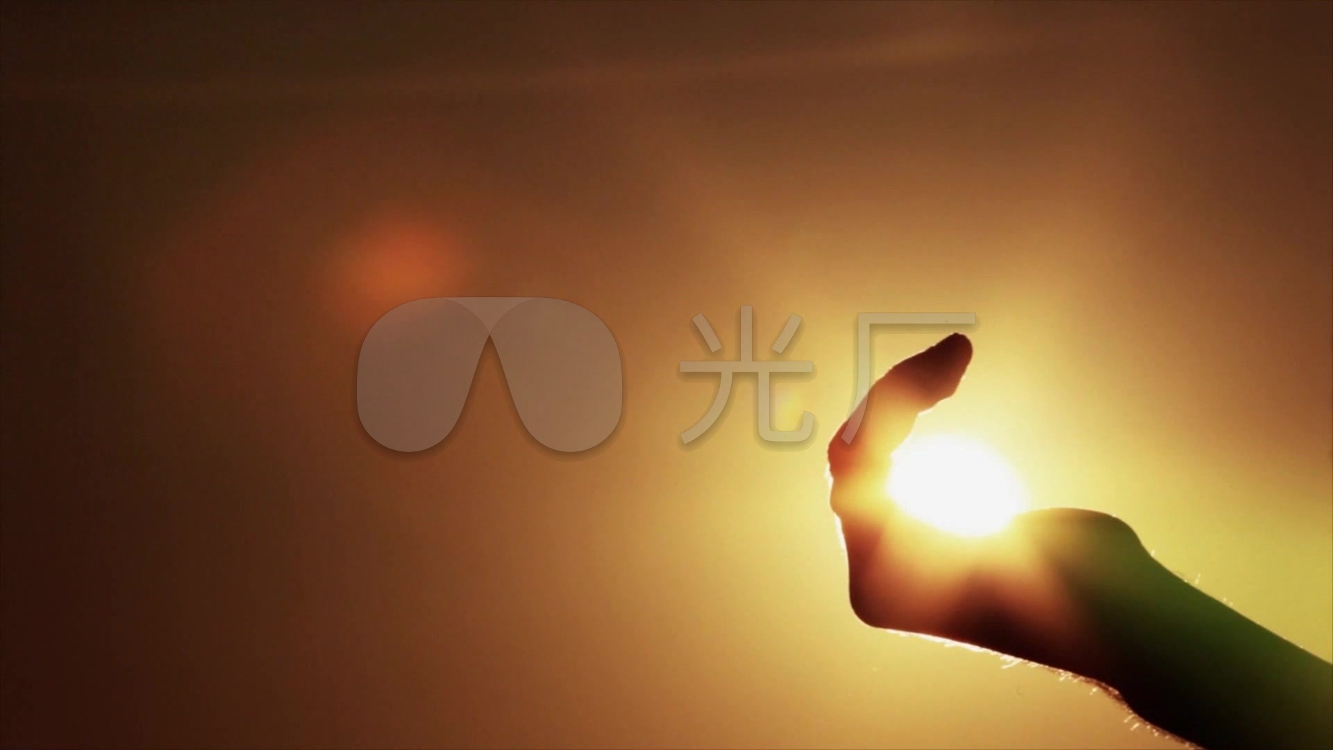 手捧太阳特写视频