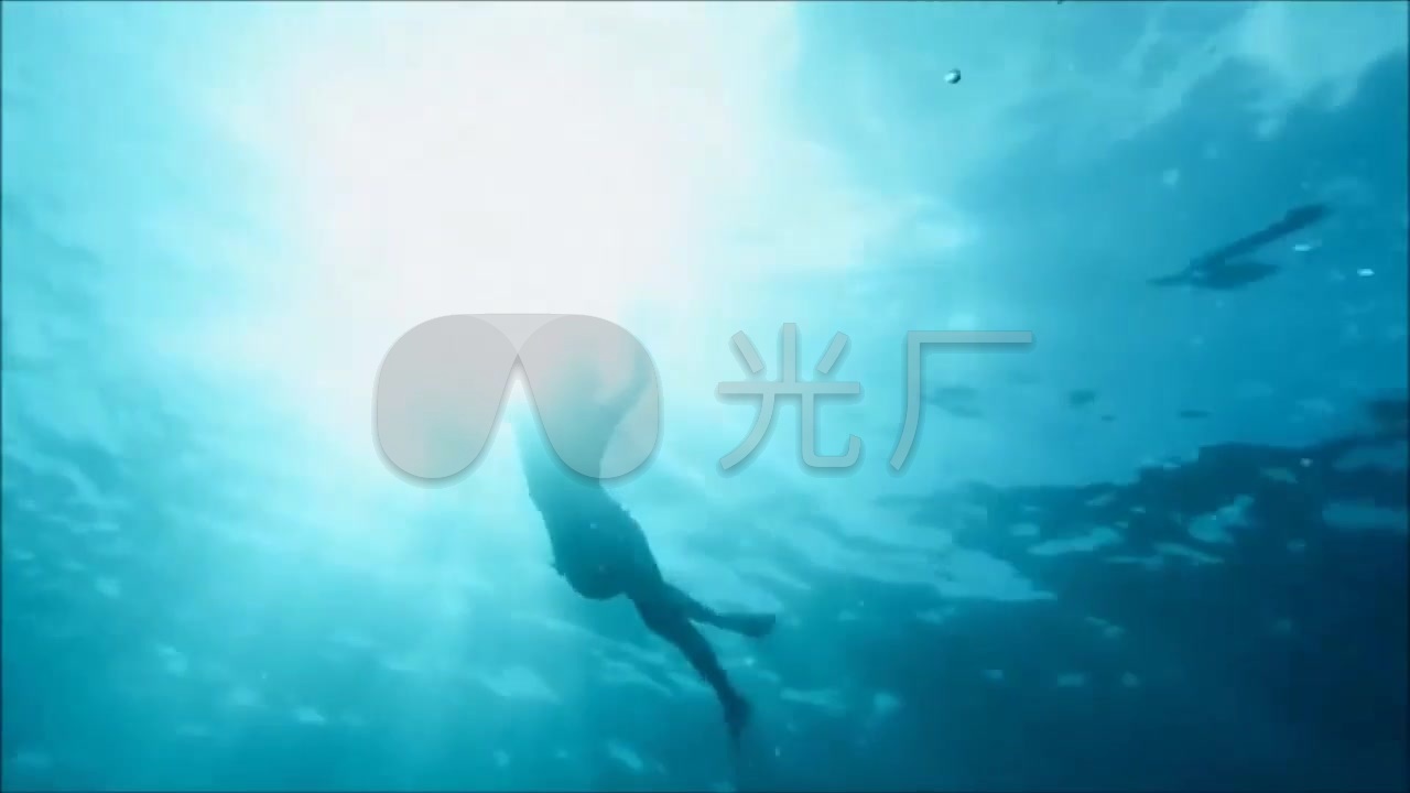 美女潜水跳海唯美水下视频