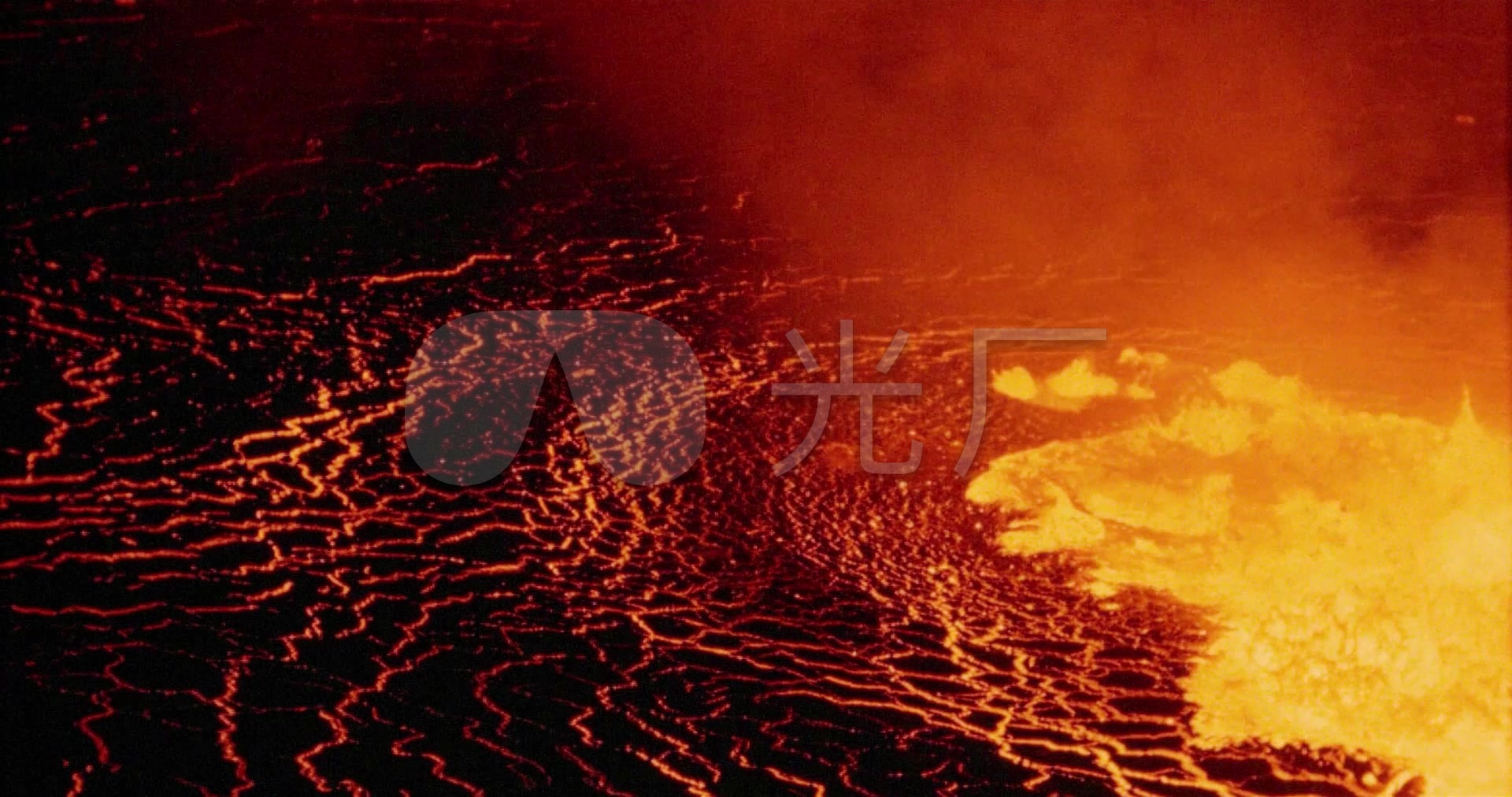 浓烈火山岩浆翻滚火山爆发