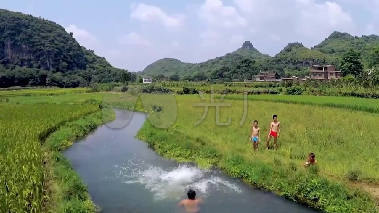 小孩,学生下河游泳实拍视频素材_1280x720_高清视频素材下载(编号