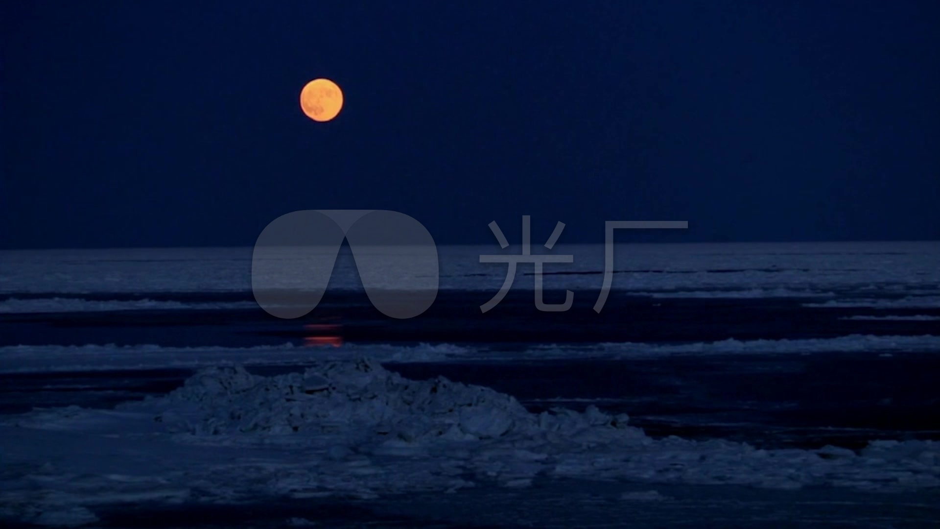 海上生明月_海面水面月亮倒影_巨大的月亮