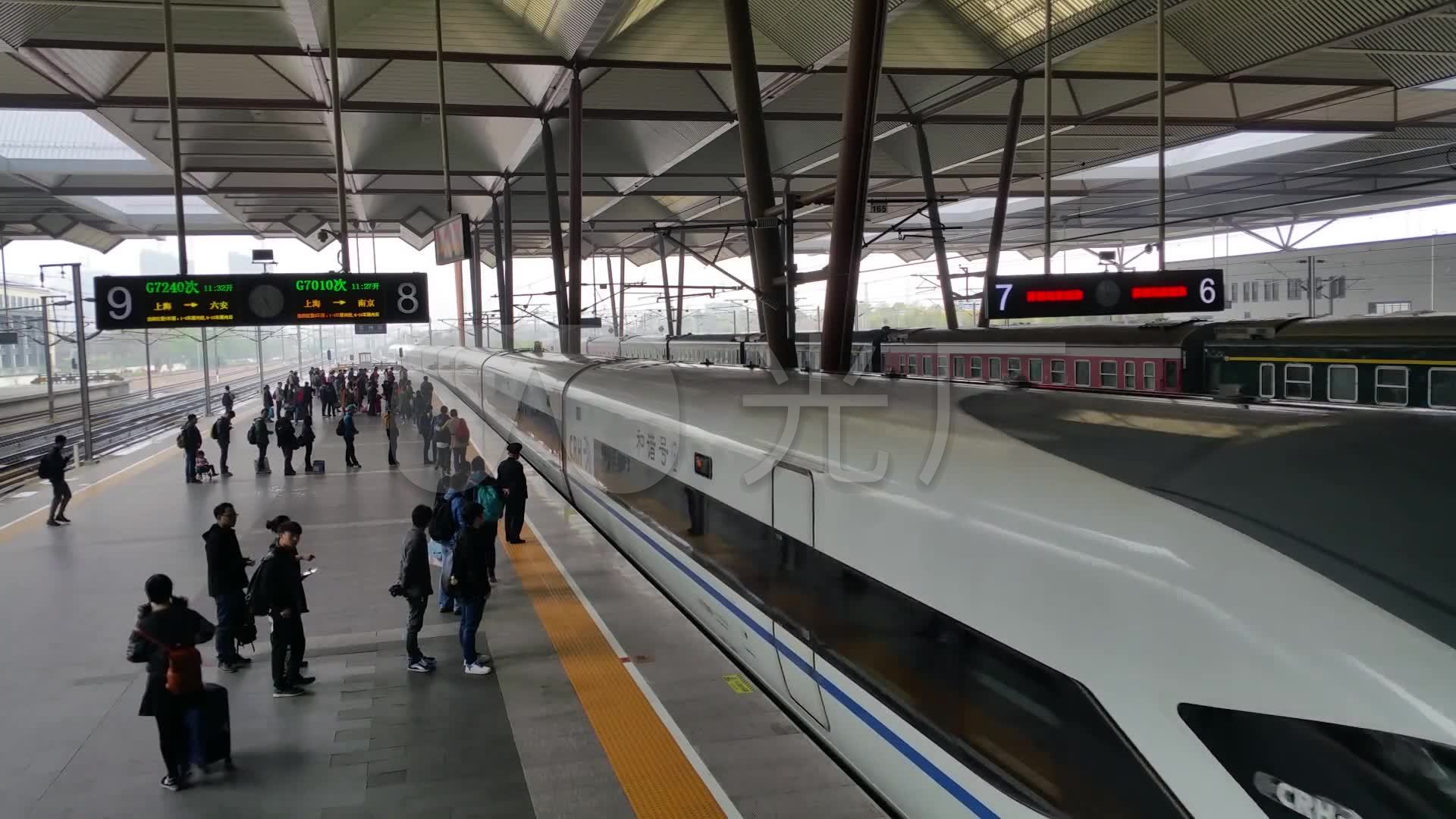 crh380d和谐号动车停靠苏州站