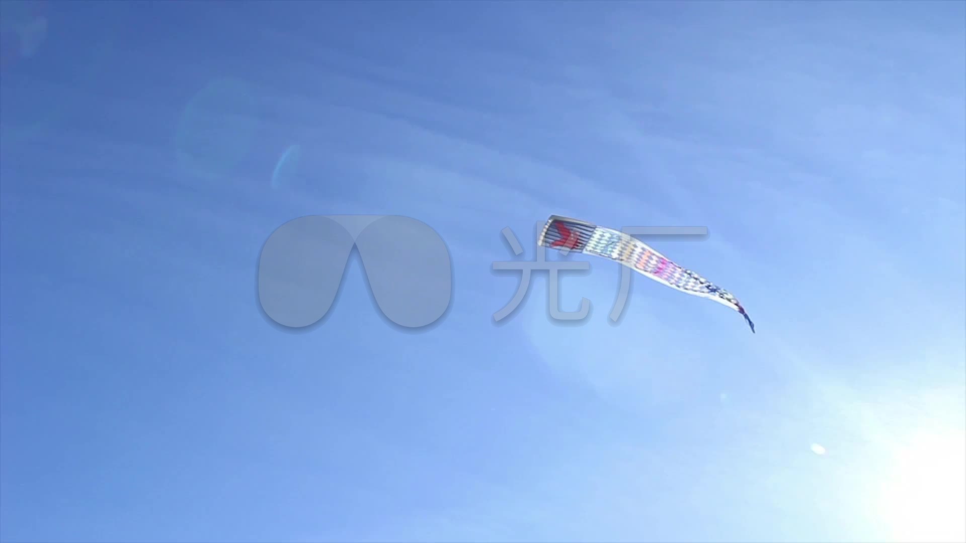 蓝天风筝飞舞放风筝彩色风筝特写