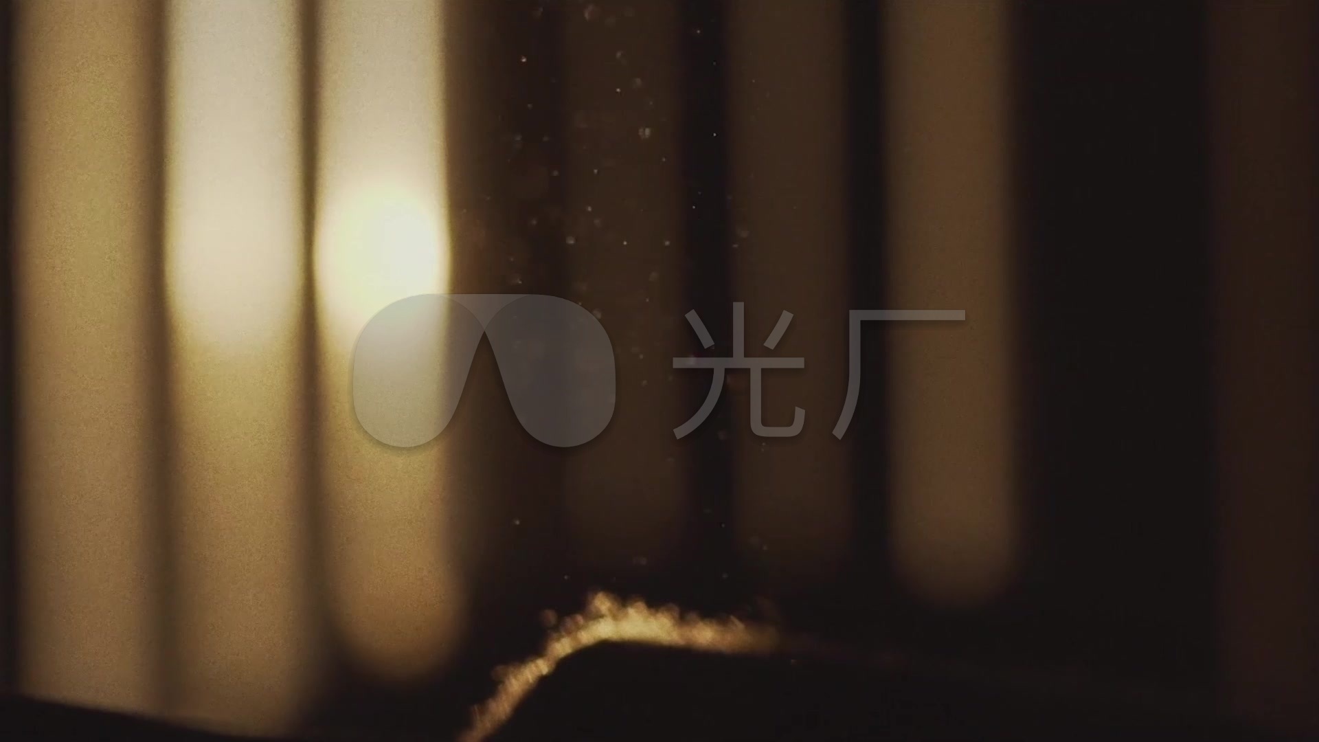 阳光灰尘纺织品上的纤维
