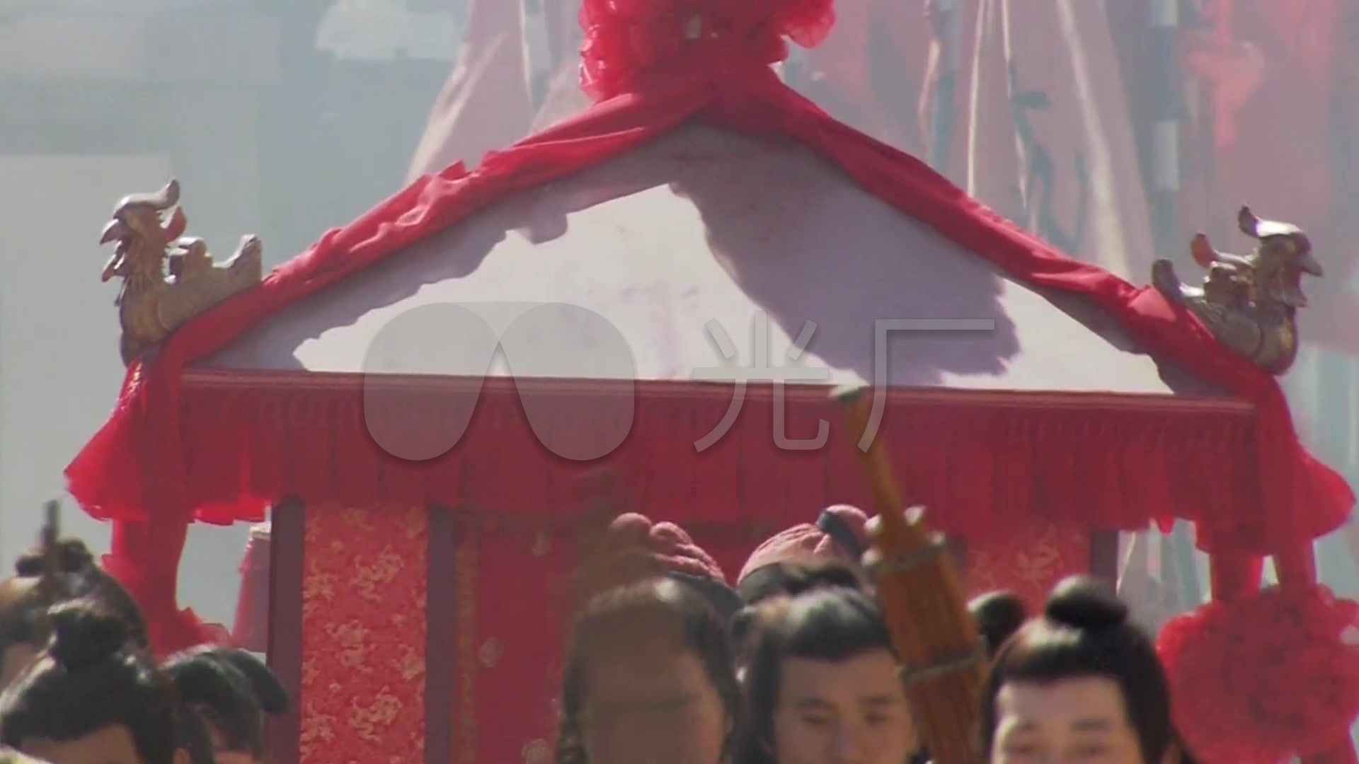 古代迎亲队伍乐队花轿拿婚礼的随从_1920x1080_高清