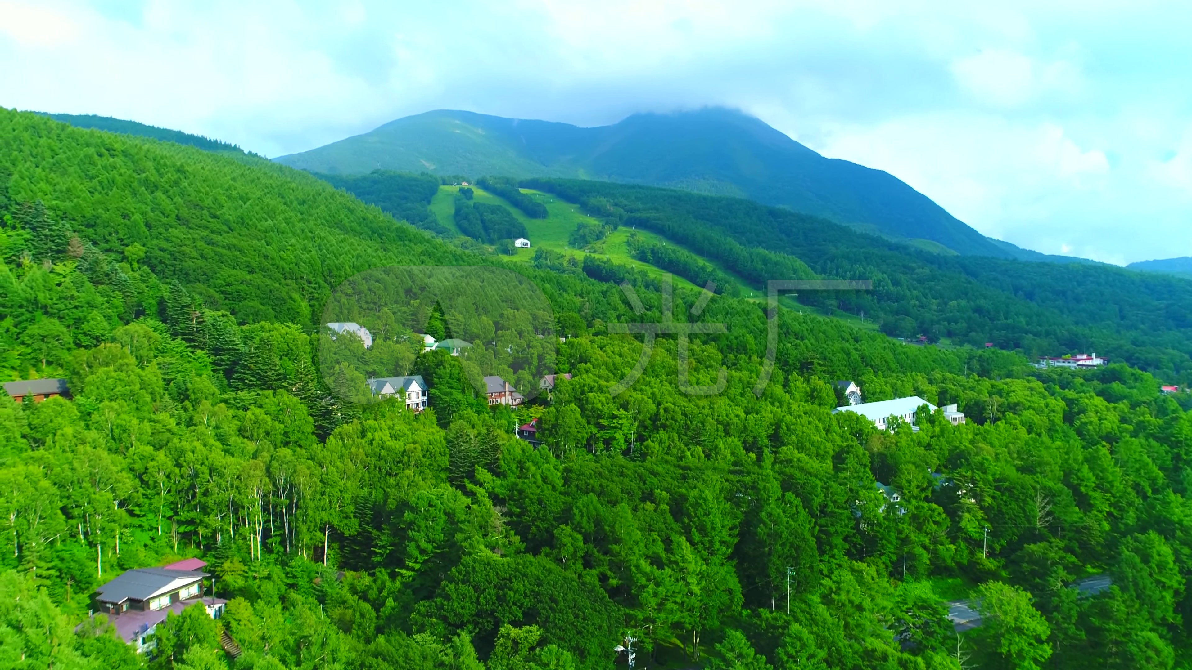 4k航拍大山森林湖泊美景