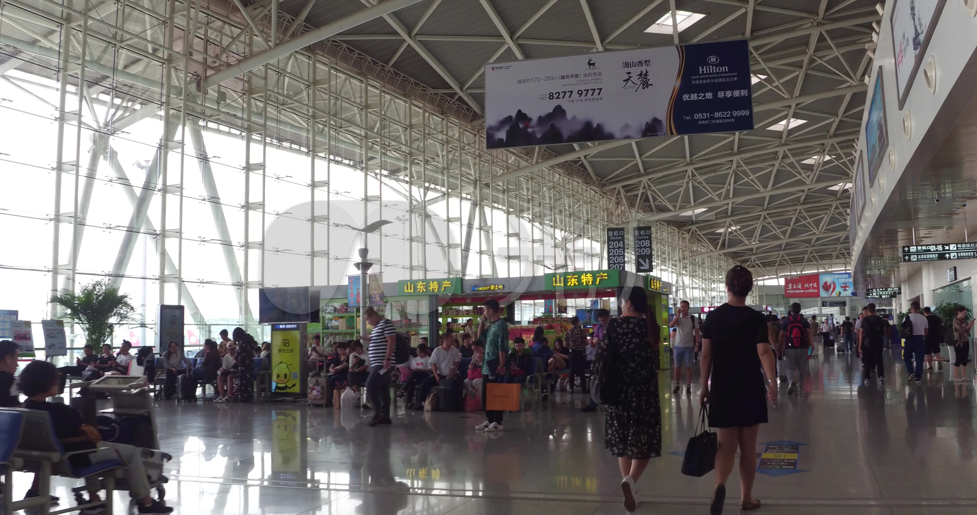 济南遥墙机场候机区旅客跟拍4k_4096x2160_高清视频素材下载(编号