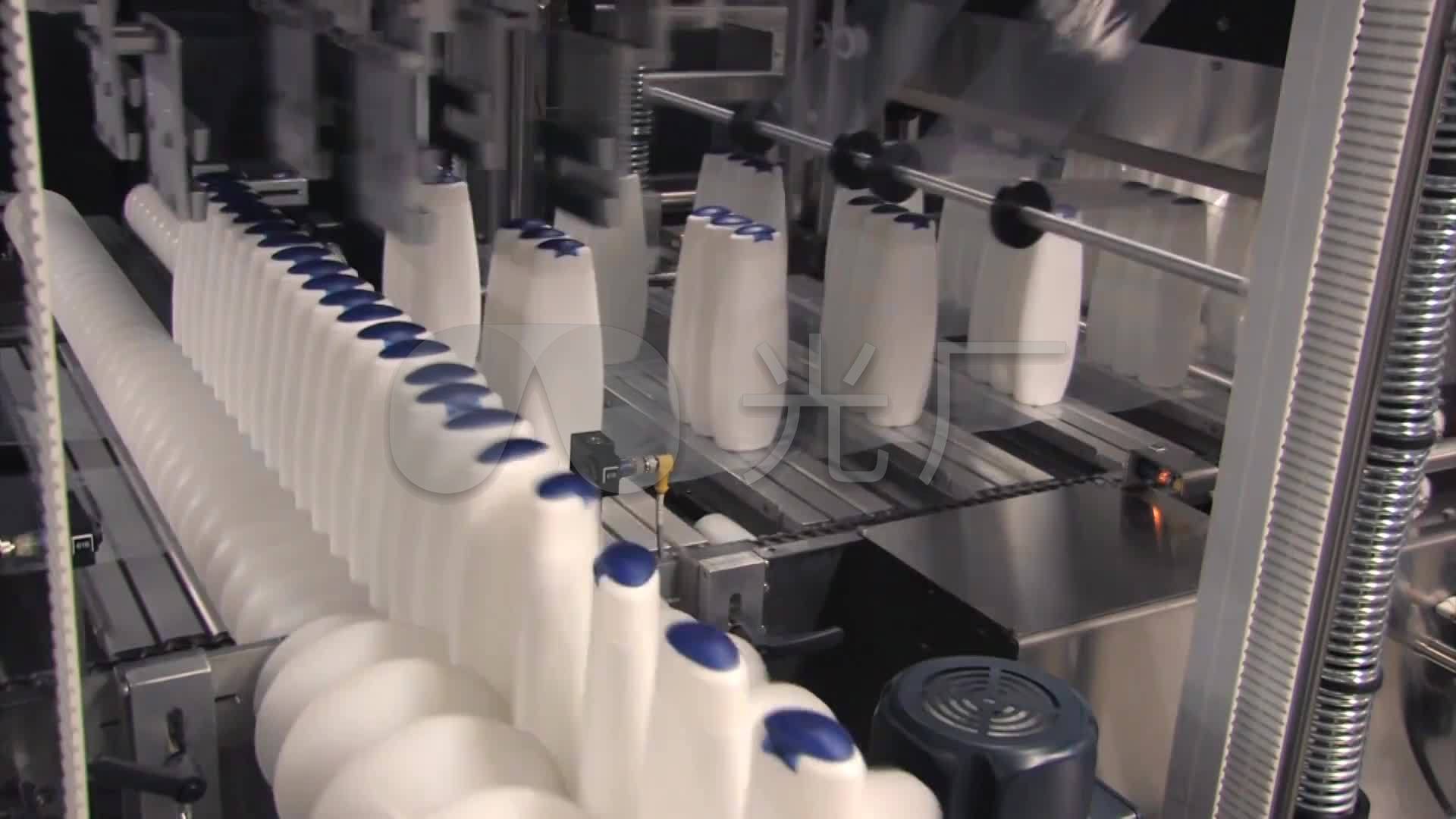 日化产品包装膜包装流水线作业