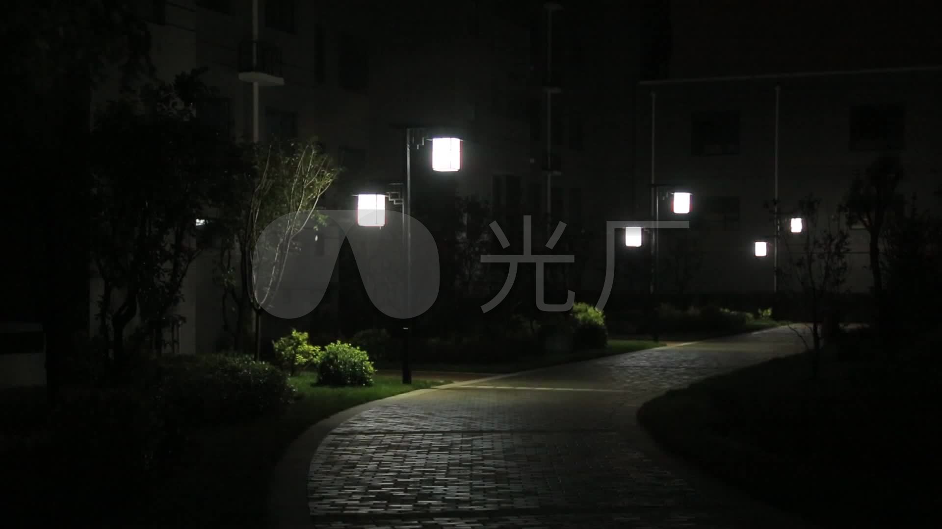 夜晚住宅小区街道景色实拍_1920x1080_高清视频素材