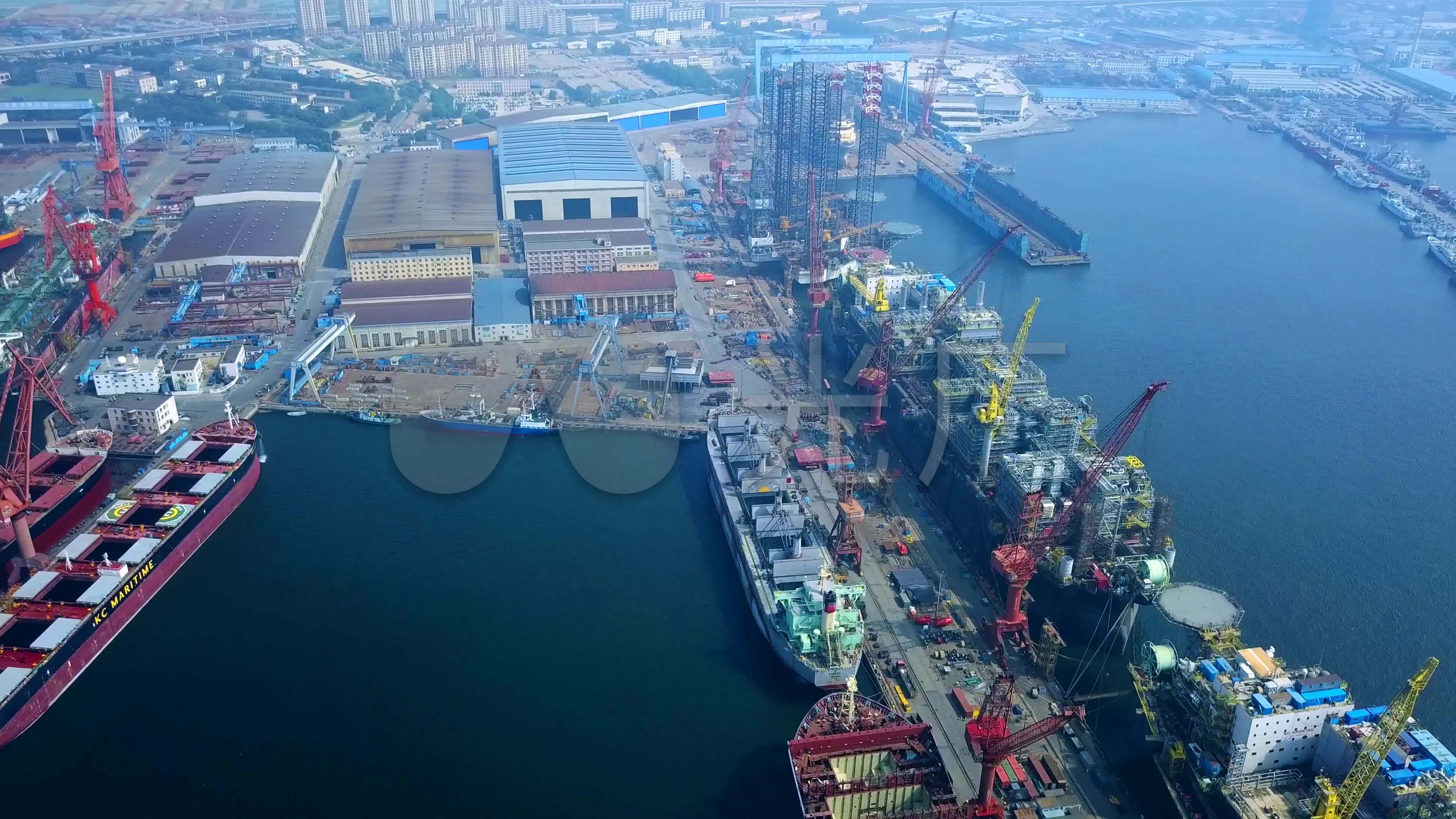 4k航拍造船厂船坞生产建造船舶
