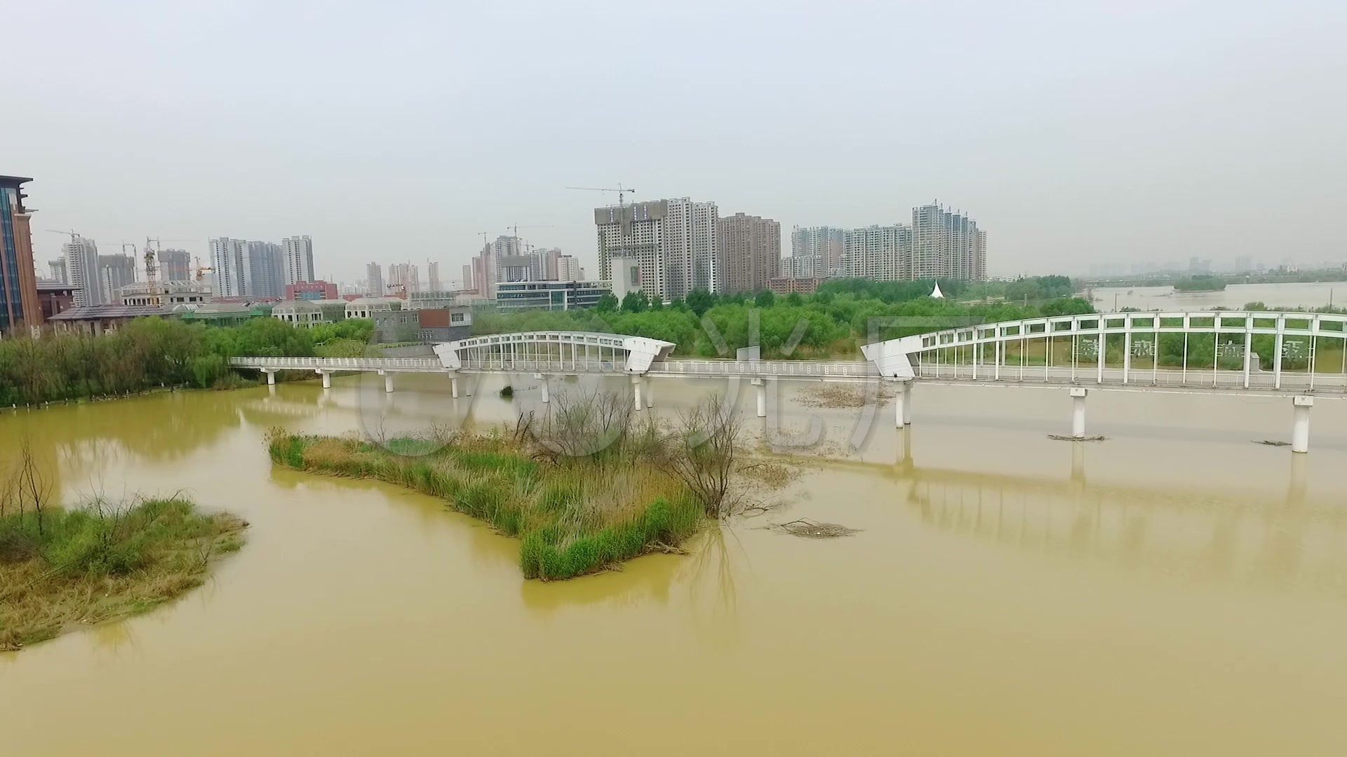 湿地公园灞桥新区公园湖水