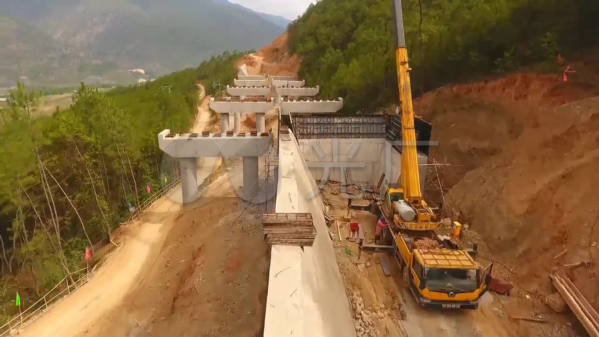 玉龙雪山下丽香高速公路