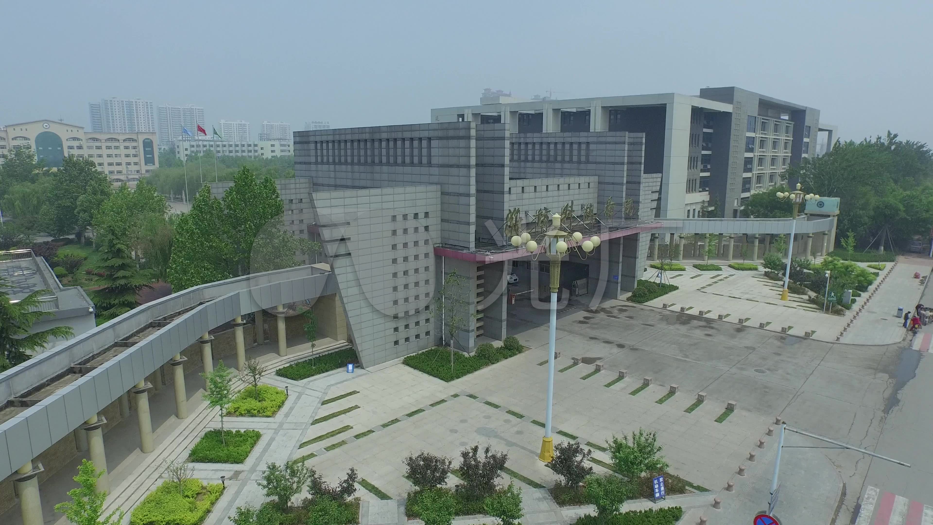 山东潍坊科技学院航拍学校大门_3840x2160_高清视频