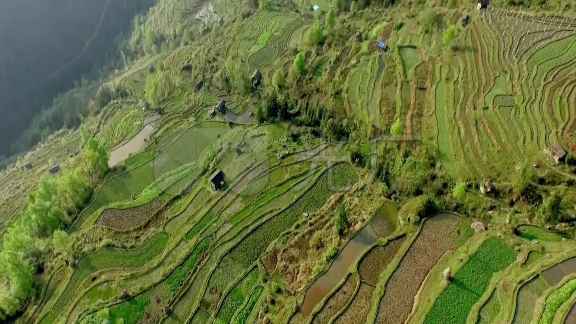 贵州苗岭山脉山间盆地梯田山寨古村水族瓦房