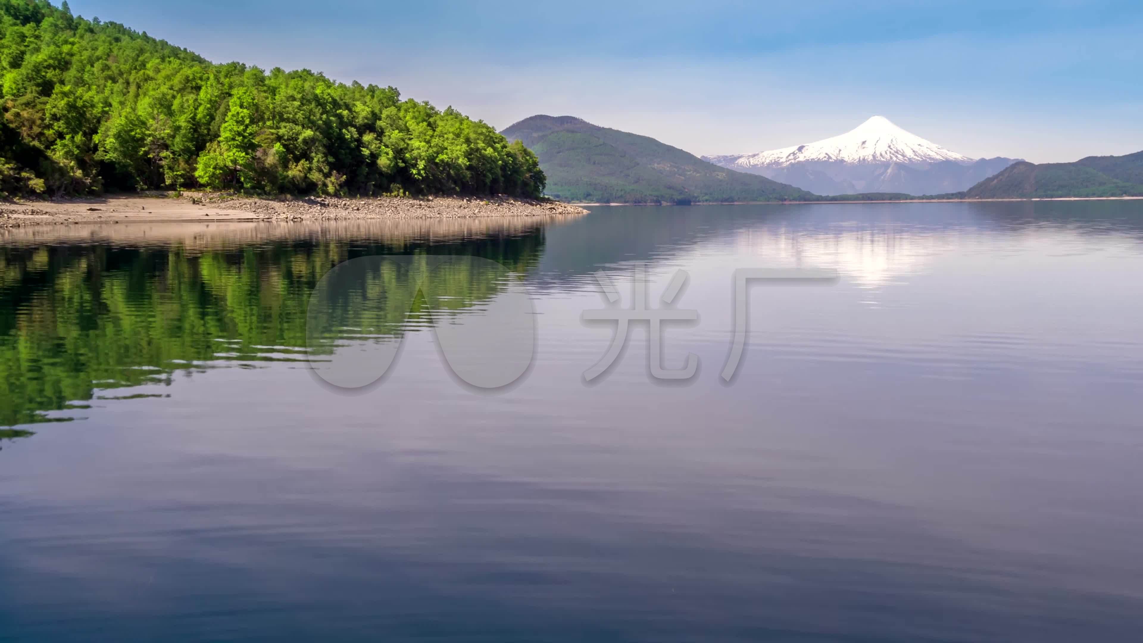 4k航拍湖泊平静湖面山水美景_3840x2160_高清视频素材